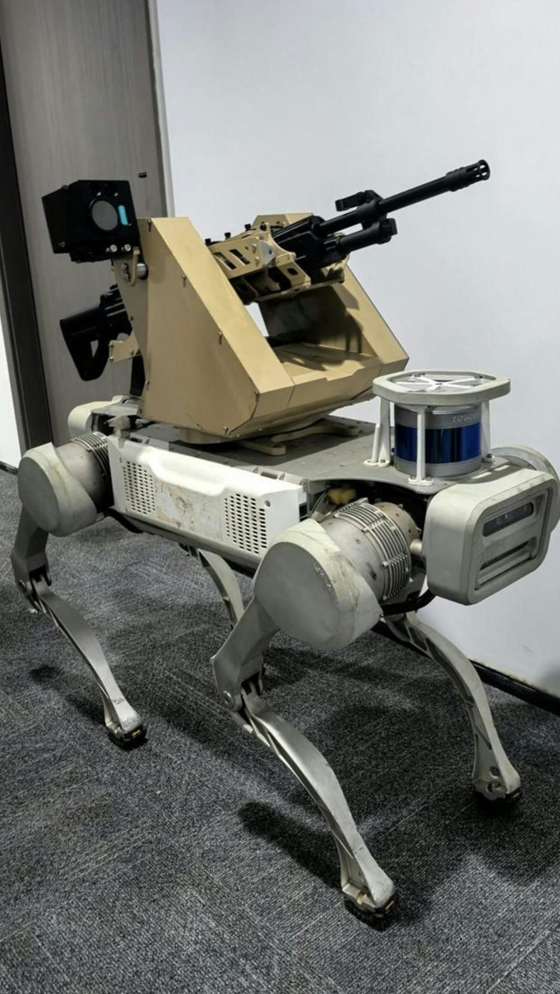 作为刺客,防护并不是首要考虑的因素。 如果能发射微型导弹或微型无人机,并由AI操纵,敌人通常不敢确认是否已击毁。 (网上图片)