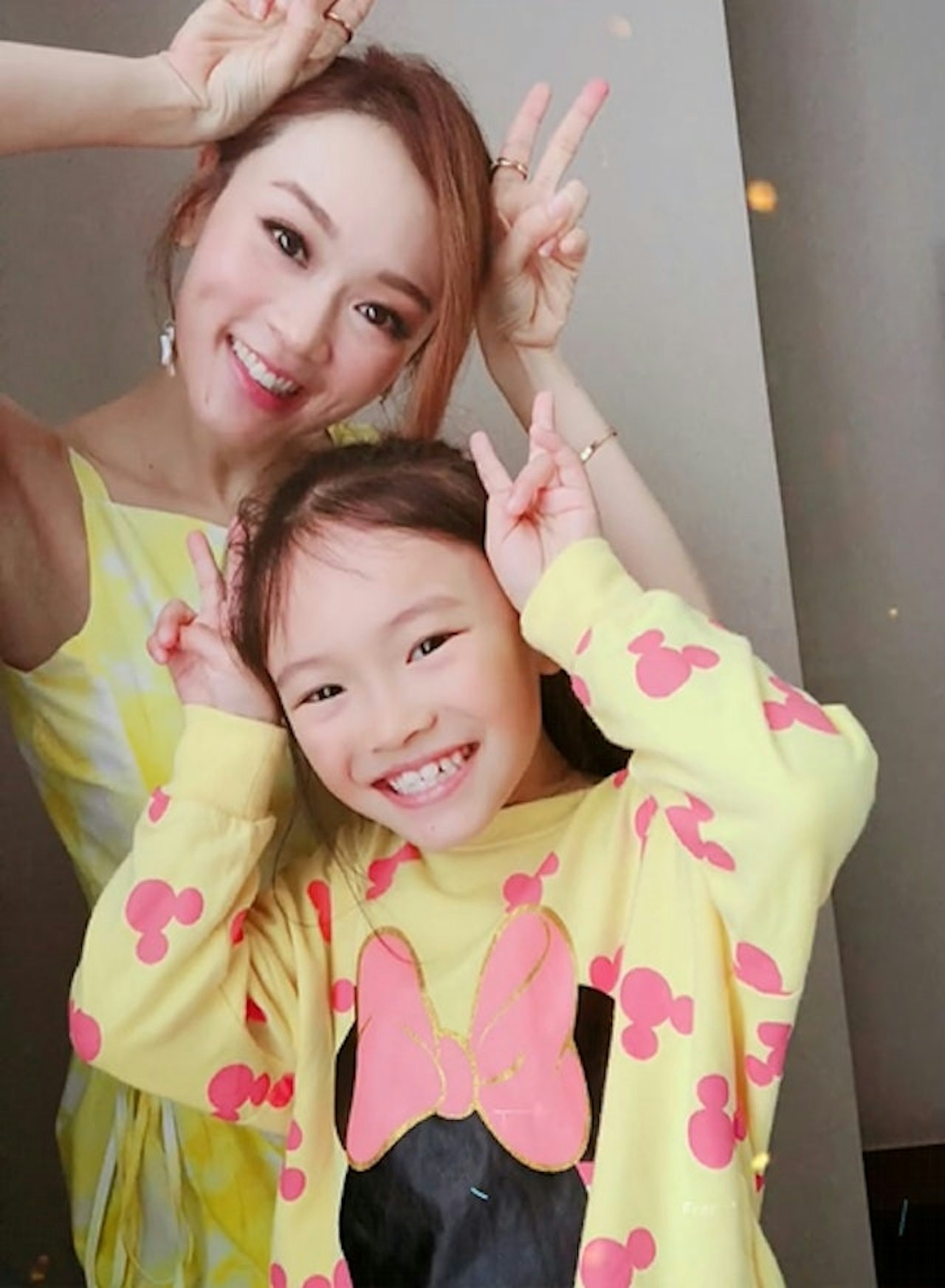 留言區很多人估是楊思琦，不過鄧兆尊否認，指該女星冇選港姐，姓氏為陳、李、張、黃、何之一。（IG圖片）