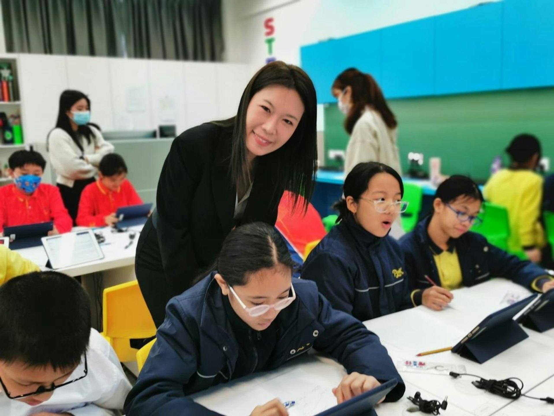 2025年1月9日,宋芝龄与湾仔青年联会执行主席周振杰、湾仔区议员刘珮珊、保良局总理孟韦豪伉俪、铜锣湾保良局张凝文学校校长刘彩玉等,参与工作坊。 (湾仔青年联会) 2025年1月9日,宋芝龄与湾仔青年联会执行主席周振杰、湾仔区议员刘珮珊、保良局总理孟韦豪伉俪、铜锣湾保良局张凝文学校校长刘彩玉等,参与工作坊。 (湾仔青年联会)