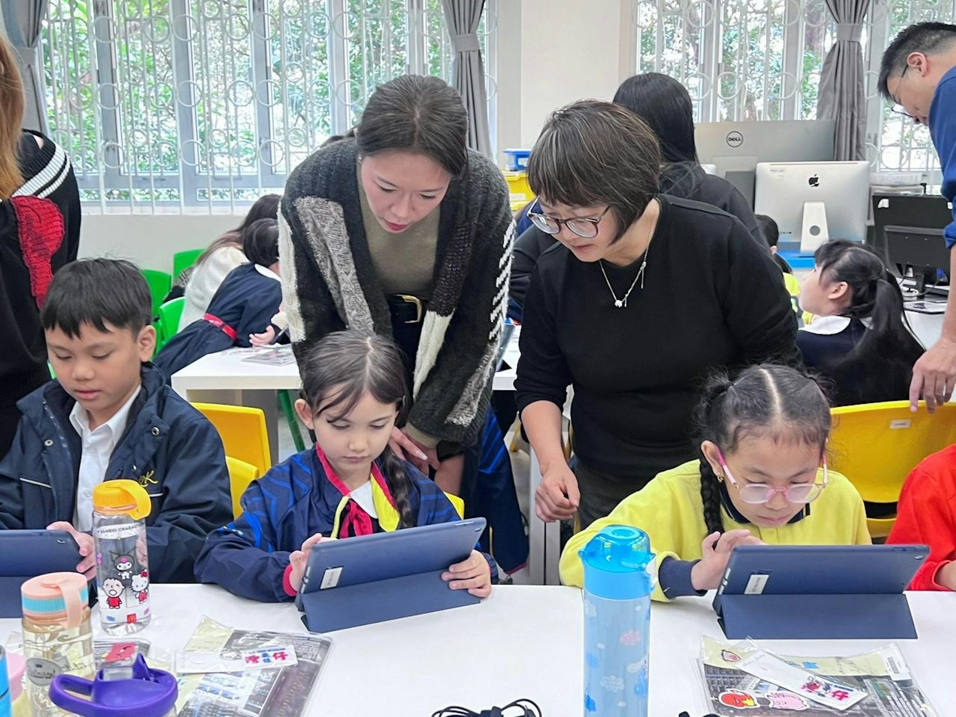 2025年1月9日,宋芝龄与湾仔青年联会执行主席周振杰、湾仔区议员刘珮珊、保良局总理孟韦豪伉俪、铜锣湾保良局张凝文学校校长刘彩玉等,参与工作坊。 (湾仔青年联会) 2025年1月9日,宋芝龄与湾仔青年联会执行主席周振杰、湾仔区议员刘珮珊、保良局总理孟韦豪伉俪、铜锣湾保良局张凝文学校校长刘彩玉等,参与工作坊。 (湾仔青年联会)
