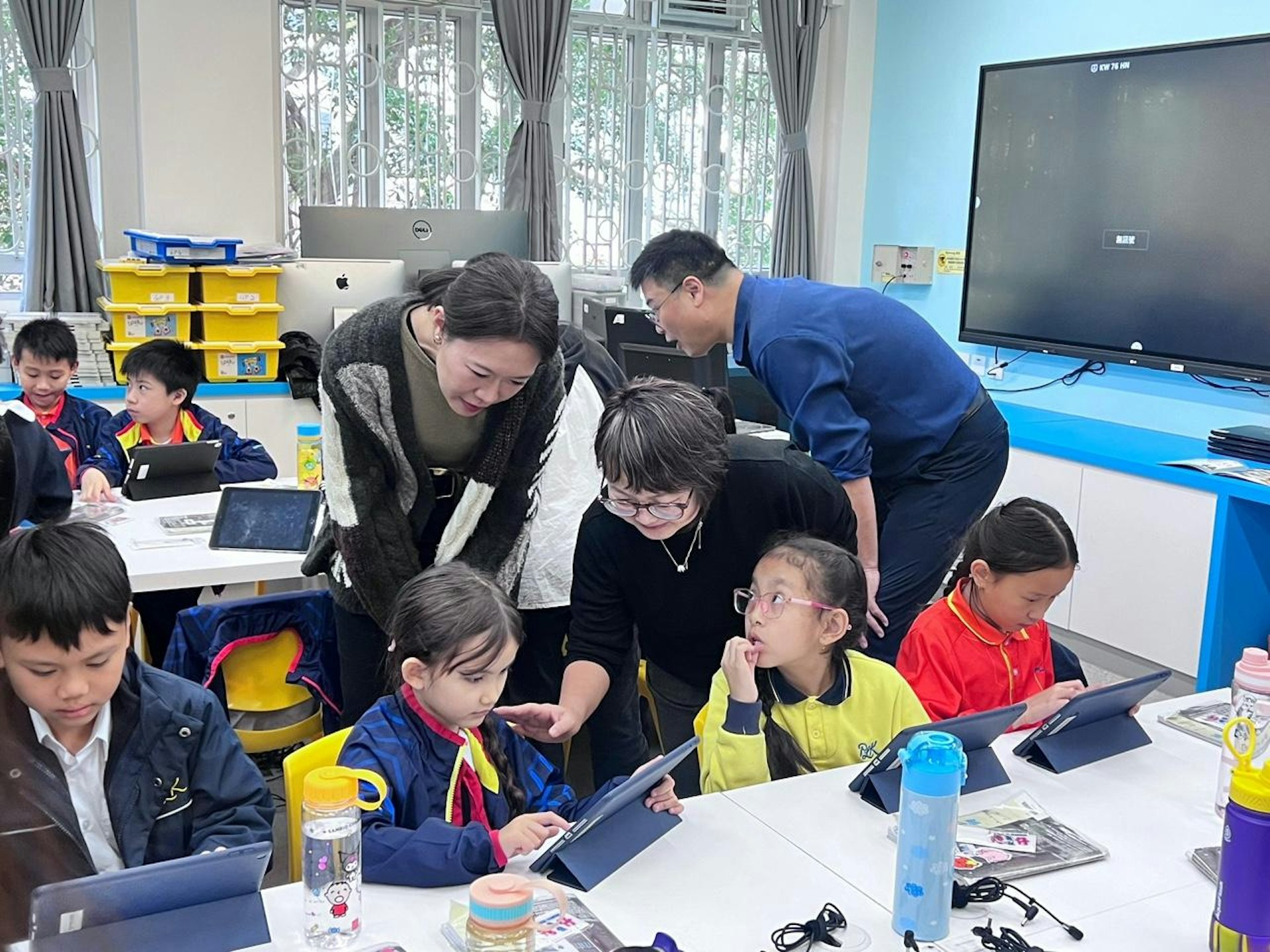 2025年1月9日,宋芝龄与湾仔青年联会执行主席周振杰、湾仔区议员刘珮珊、保良局总理孟韦豪伉俪、铜锣湾保良局张凝文学校校长刘彩玉等,参与工作坊。 (湾仔青年联会) 2025年1月9日,宋芝龄与湾仔青年联会执行主席周振杰、湾仔区议员刘珮珊、保良局总理孟韦豪伉俪、铜锣湾保良局张凝文学校校长刘彩玉等,参与工作坊。 (湾仔青年联会)