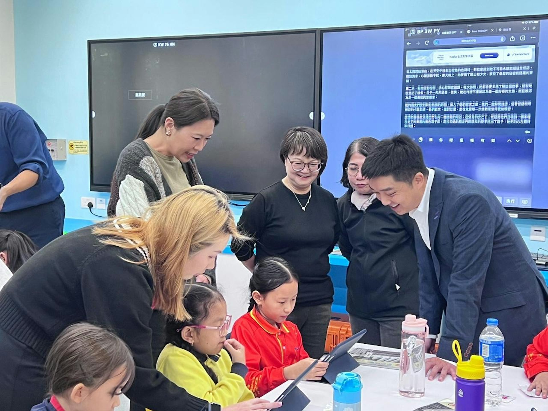 2025年1月9日,宋芝龄与湾仔青年联会执行主席周振杰、湾仔区议员刘珮珊、保良局总理孟韦豪伉俪、铜锣湾保良局张凝文学校校长刘彩玉等,参与工作坊。 (湾仔青年联会) 2025年1月9日,宋芝龄与湾仔青年联会执行主席周振杰、湾仔区议员刘珮珊、保良局总理孟韦豪伉俪、铜锣湾保良局张凝文学校校长刘彩玉等,参与工作坊。 (湾仔青年联会)