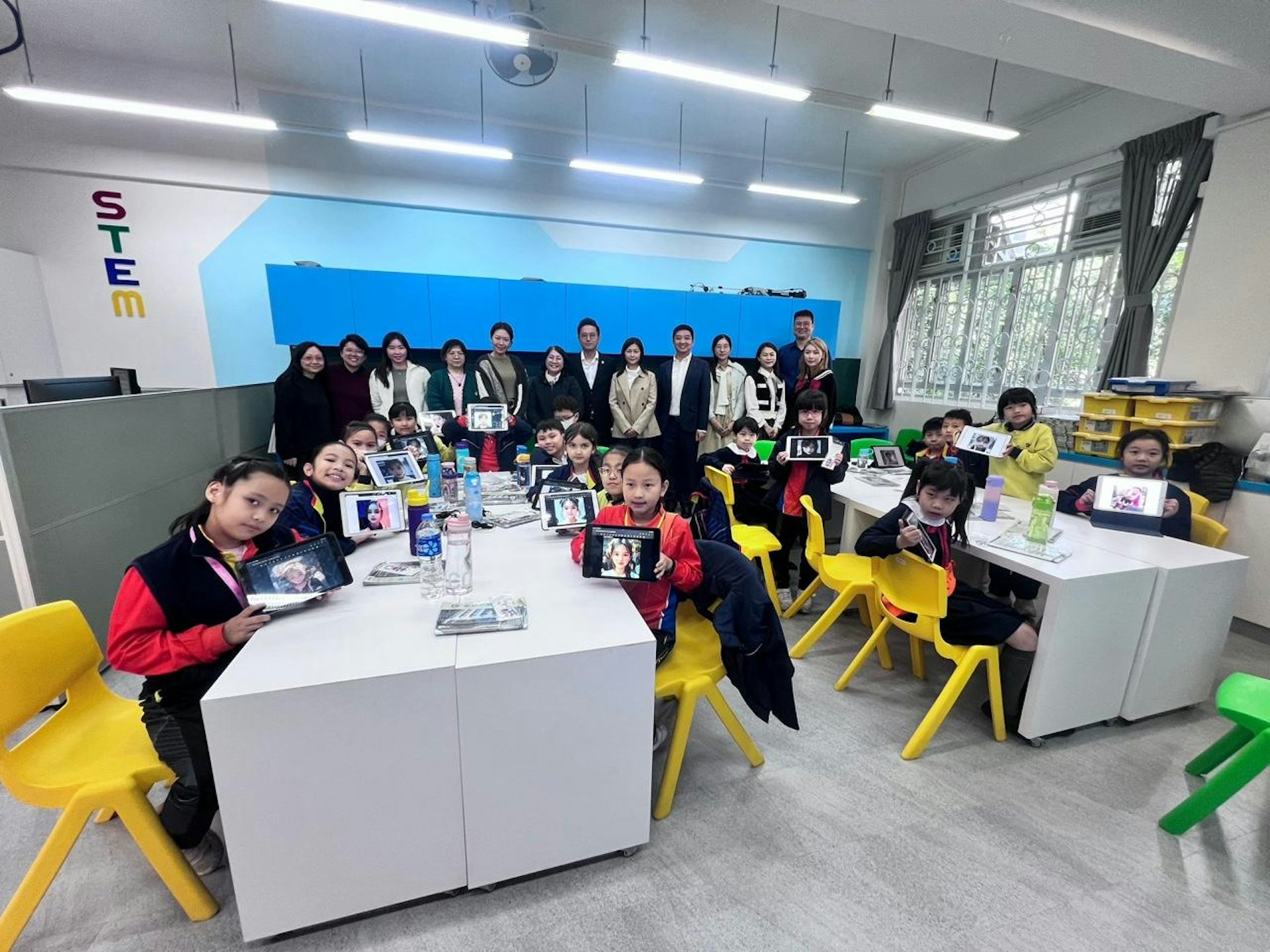 2025年1月9日,宋芝龄与湾仔青年联会执行主席周振杰、湾仔区议员刘珮珊、保良局总理孟韦豪伉俪、铜锣湾保良局张凝文学校校长刘彩玉等,参与工作坊。 (湾仔青年联会) 2025年1月9日,宋芝龄与湾仔青年联会执行主席周振杰、湾仔区议员刘珮珊、保良局总理孟韦豪伉俪、铜锣湾保良局张凝文学校校长刘彩玉等,参与工作坊。 (湾仔青年联会)