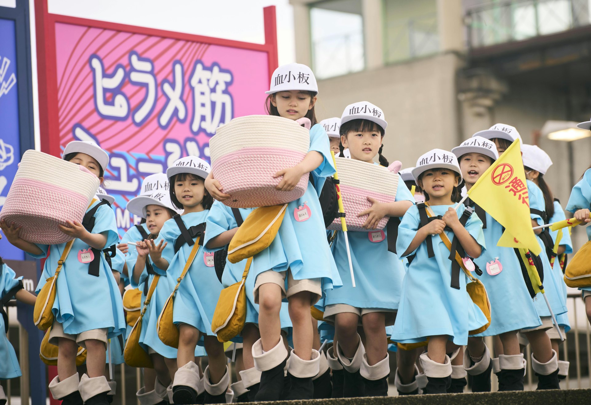 仲有大量小妹妹演真人版「血小板」!真係要call定FBI 仲有大量小妹妹演真人版「血小板」!真係要call定FBI