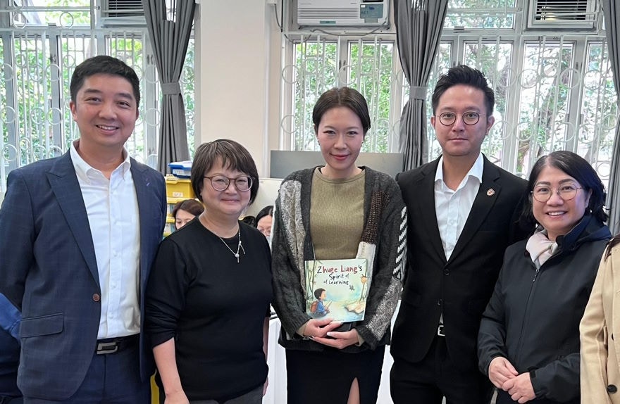 2025年1月9日，宋芝龄与湾仔青年联会执行主席周振杰、湾仔区议员刘珮珊、保良局总理孟韦豪伉俪、铜锣湾保良局张凝文学校校长刘彩玉等，参与工作坊。 （湾仔青年联会）