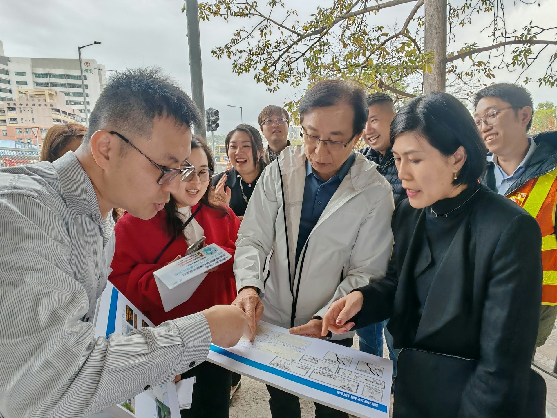 元朗博愛交匯處的交通改善措施將於2月9日(星期日)啟用。運輸署今日(22日)安排元朗區議員實地視察。(運輸署Facebook圖片) 元朗博愛交匯處的交通改善措施將於2月9日(星期日)啟用。運輸署今日(22日)安排元朗區議員實地視察。(運輸署Facebook圖片)
