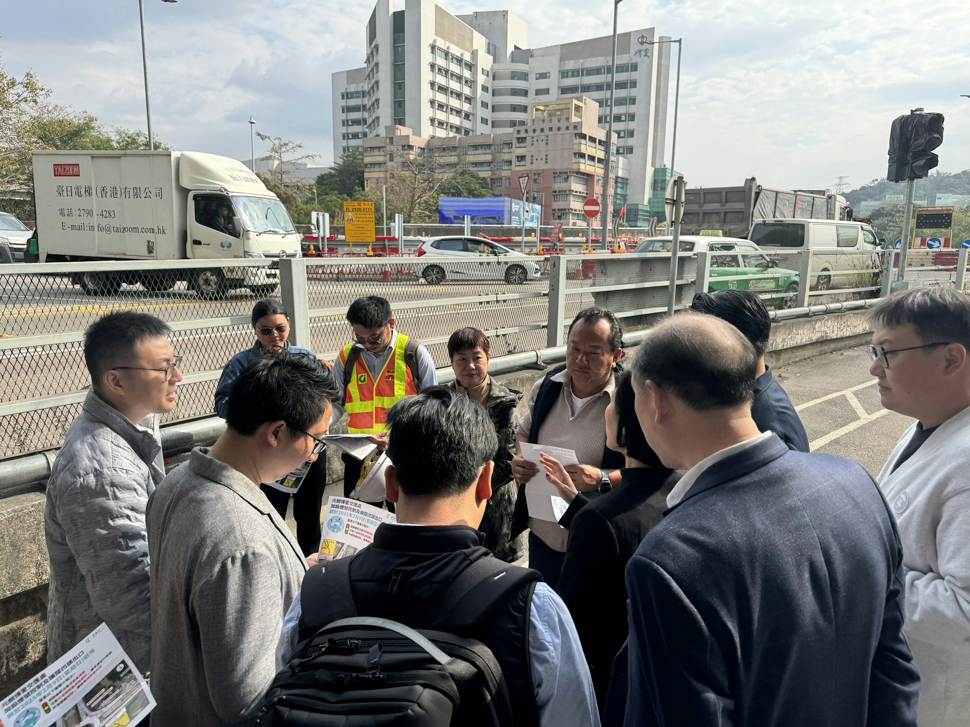 元朗博愛交匯處的交通改善措施將於2月9日(星期日)啟用。運輸署今日(22日)安排元朗區議員實地視察。(運輸署Facebook圖片) 元朗博愛交匯處的交通改善措施將於2月9日(星期日)啟用。運輸署今日(22日)安排元朗區議員實地視察。(運輸署Facebook圖片)