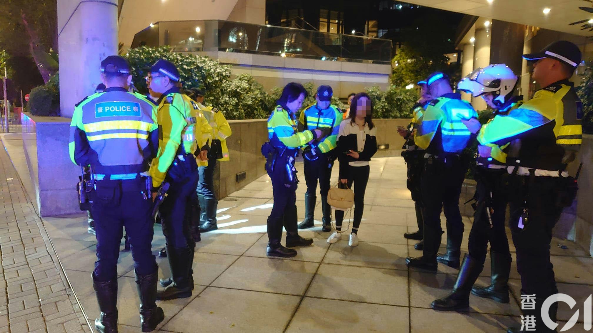 寶馬上有一名來自台灣的女子，她案發時身上沒有護照，警方將她帶走，以跟進是否逾期居留。