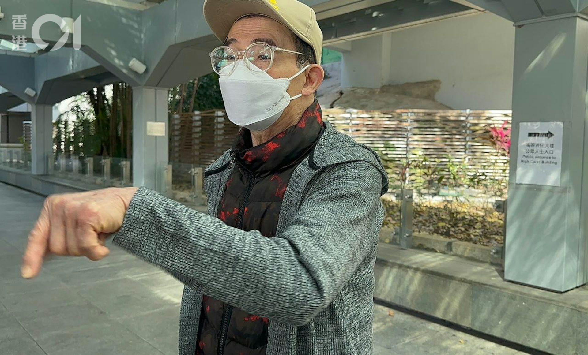 梅啟明在庭外稱工傷案變破產案是笑話。(陳曉欣攝) 梅啟明在庭外稱工傷案變破產案是笑話。(陳曉欣攝)