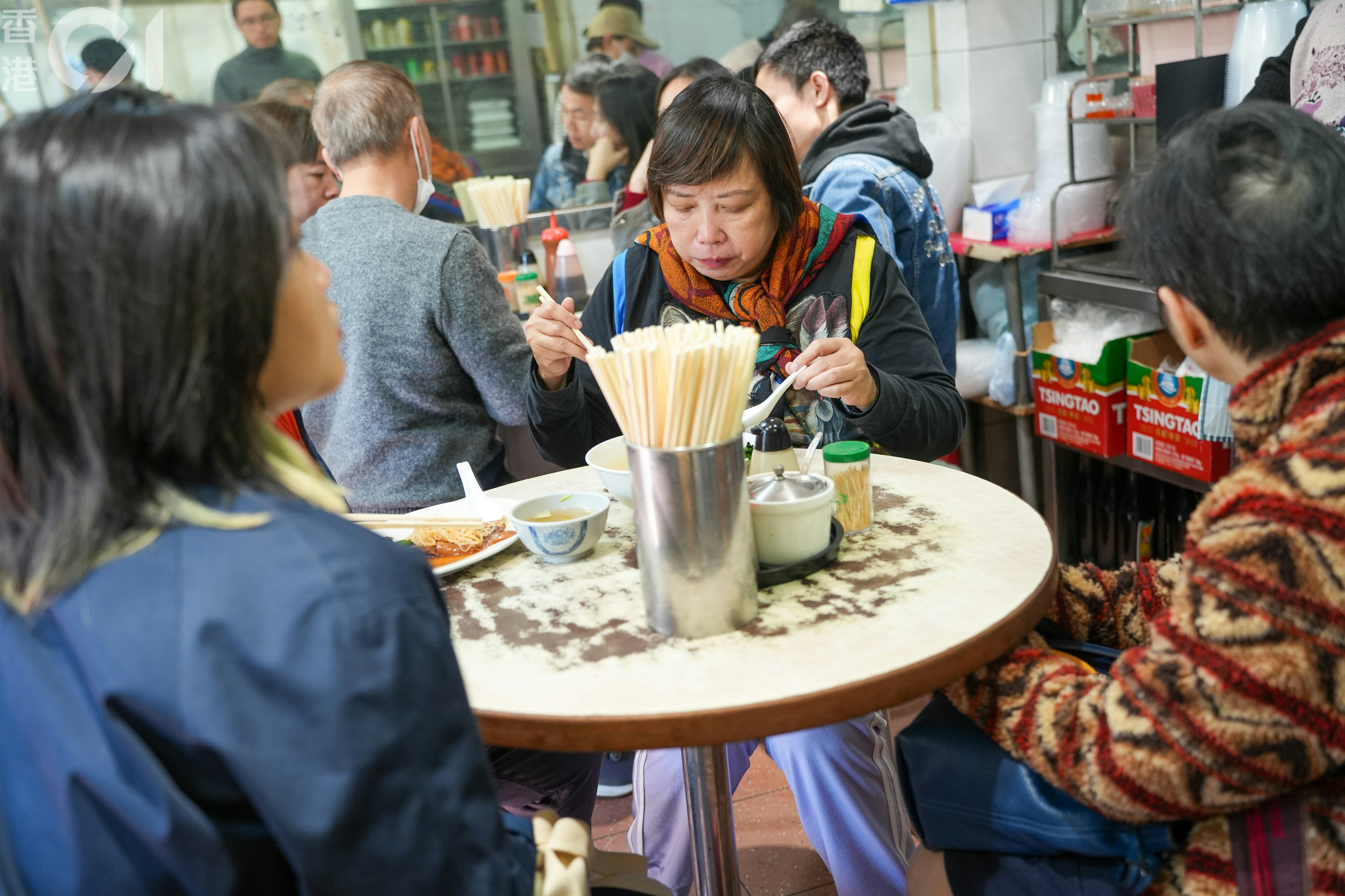 蘇記麵食家今日年廿九榮休結業,大批食客專程來捧場。(黃浩謙攝) 蘇記麵食家今日年廿九榮休結業,大批食客專程來捧場。(黃浩謙攝)
