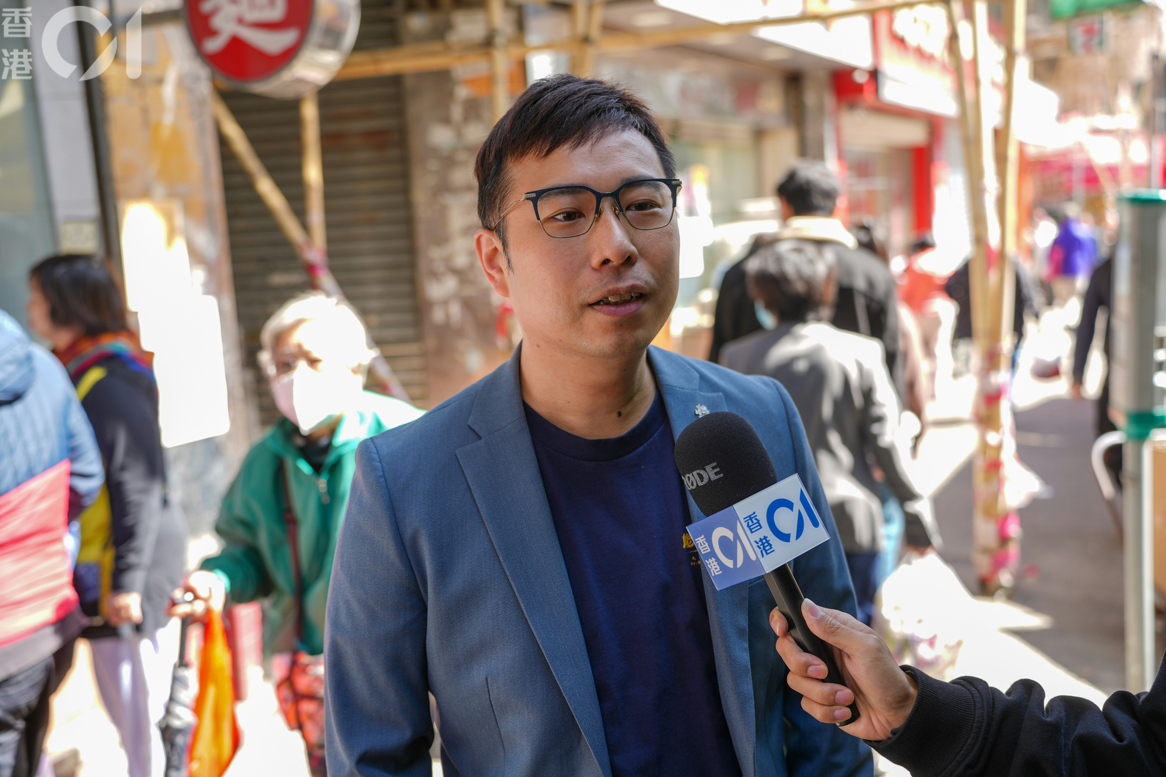 網絡紅人司徒夾帶因為以前公司在附近,與妻子搬出來住時也居於附近,當時經常來蘇記用餐,今日專程來光顧懷緬一番。(黃浩謙攝) 網絡紅人司徒夾帶因為以前公司在附近,與妻子搬出來住時也居於附近,當時經常來蘇記用餐,今日專程來光顧懷緬一番。(黃浩謙攝)