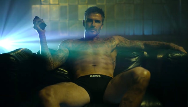 「萬人迷」碧咸（David Beckham）為品牌Hugo Boss拍攝的內褲新廣告，大曬美好身材。（截圖）