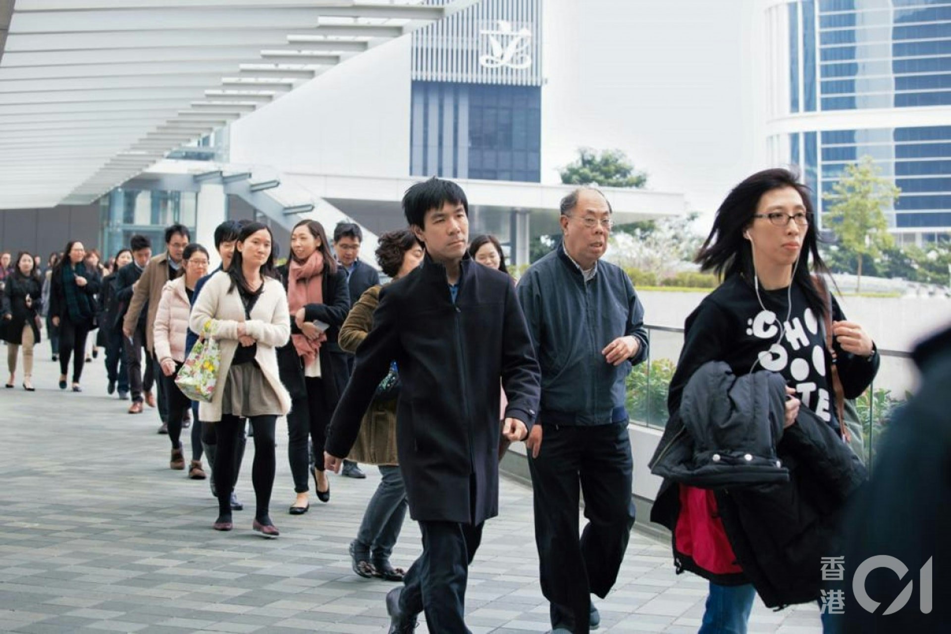 香港本年度或面臨近千億財赤,有意見提出公務員減薪或凍薪應對。(資料圖片) 香港本年度或面臨近千億財赤,有意見提出公務員減薪或凍薪應對。(資料圖片)