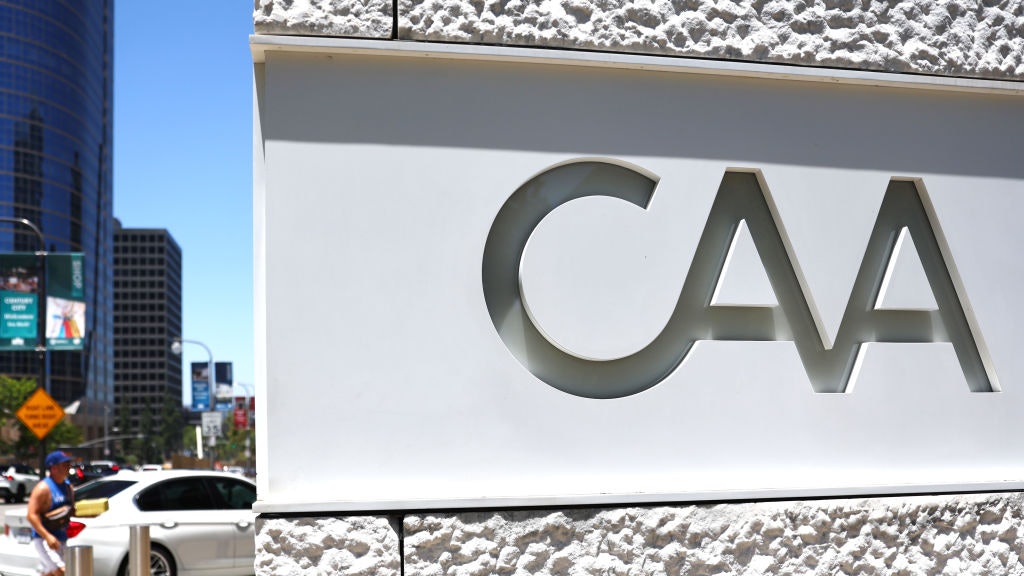 拜登签约荷里活娱乐经纪公司CAA 曾在旗下出回忆录办巡回书展 alauae__000.jpg