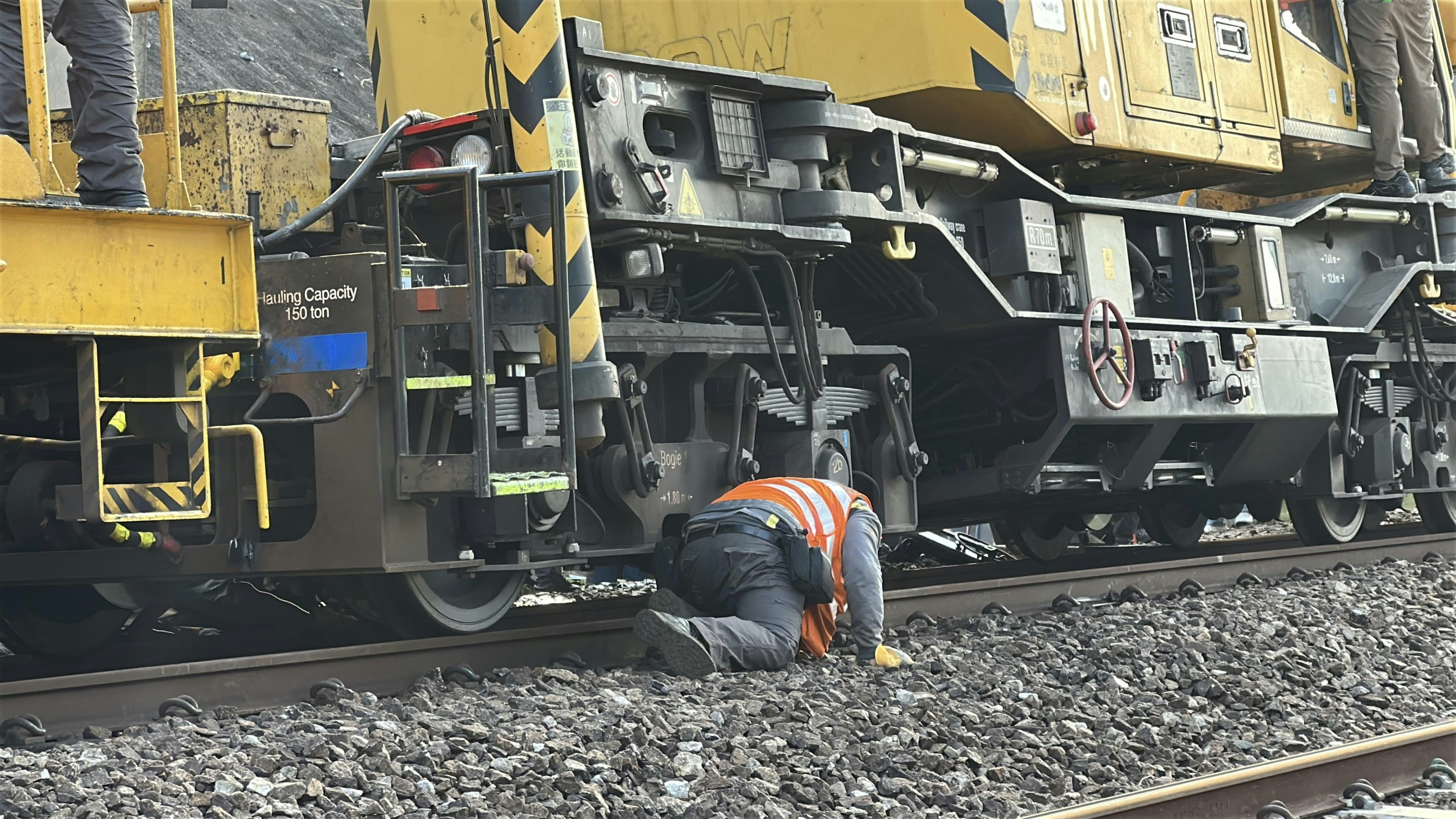 東鐵綫故障｜港鐵﹕水平系統故障令車身傾側維修時晃動無出軌