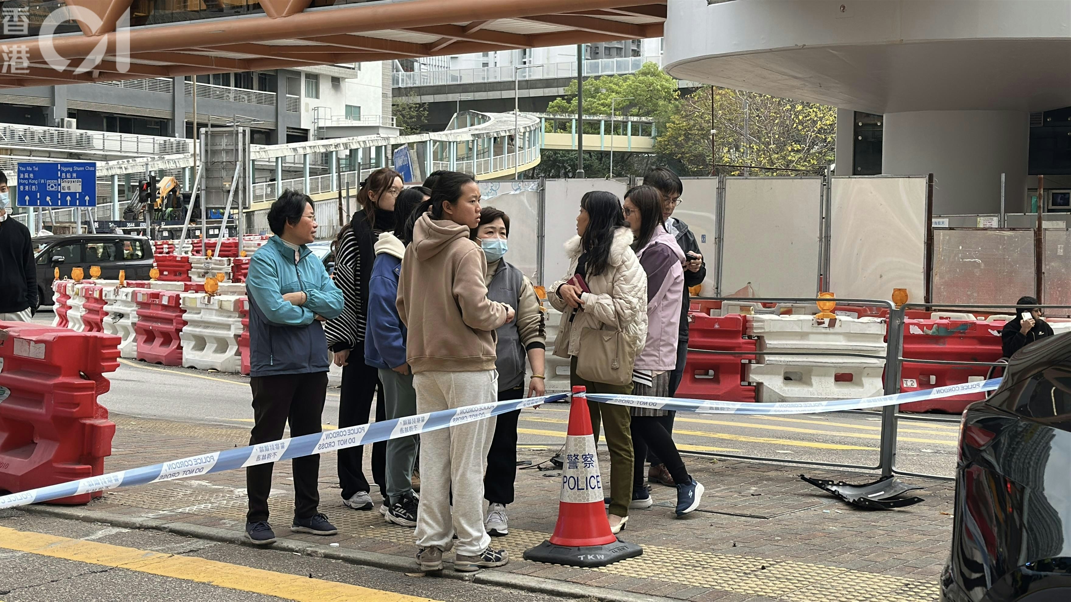 受傷學生的老師在場了解。（黃學潤攝）