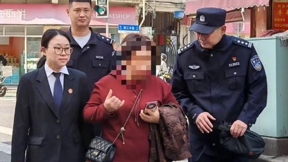 女子拒还26万彩礼 竟让母去蹲拘留所:大不了先关一天 我再救你