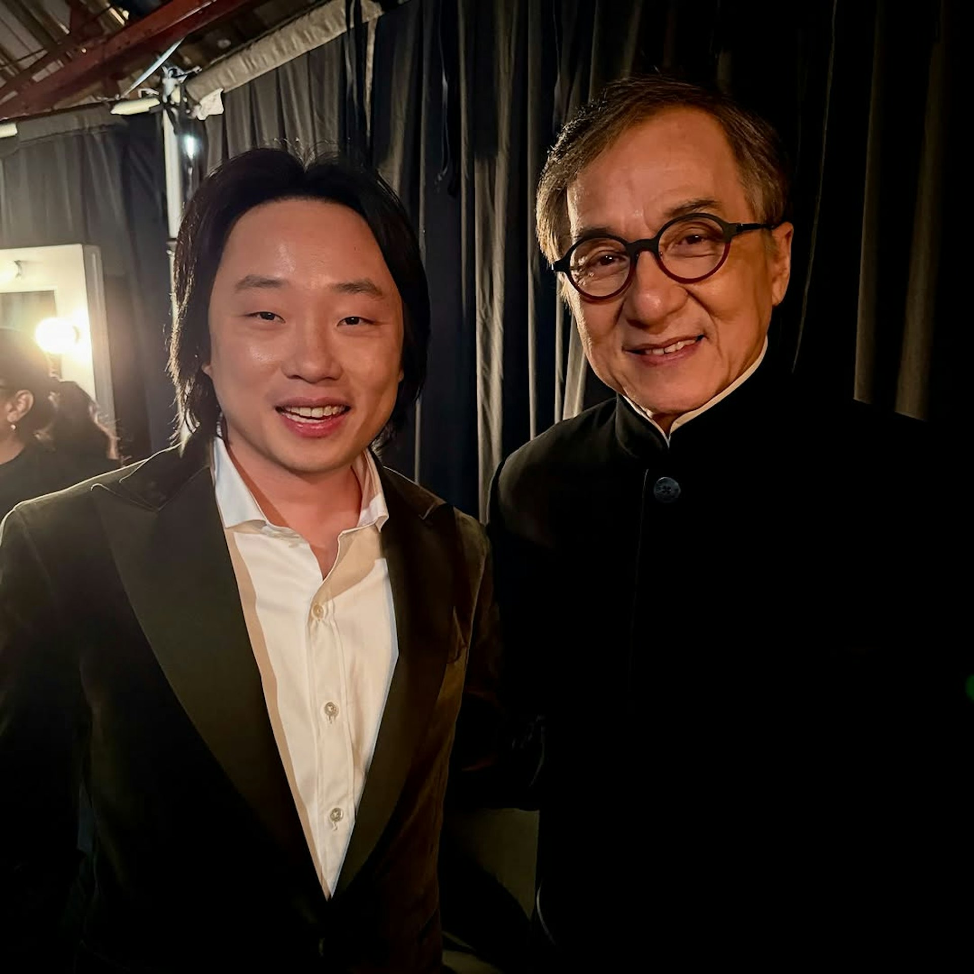 美籍香港笑匠Jimmy O.Yang在社交媒體分享與成龍的合照。(Jimmy O.Yang IG圖片) 美籍香港笑匠Jimmy O.Yang在社交媒體分享與成龍的合照。(Jimmy O.Yang IG圖片)