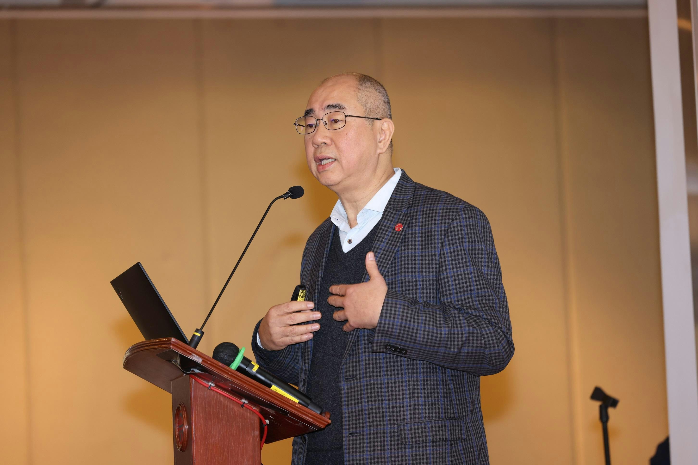 知名數學家陳漢夫分享研究心得勉勵年輕學者成功須苦幹