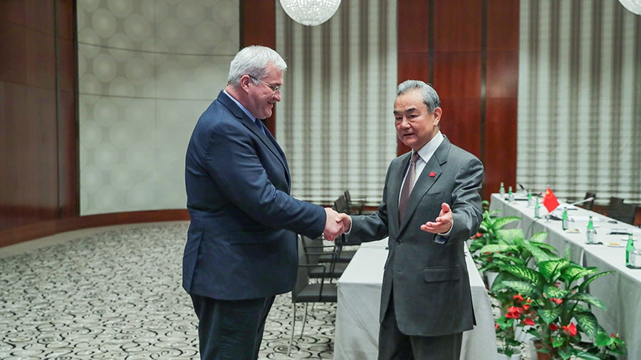 王毅晤乌克兰外长 讨论基辅对俄乌和平道路愿景