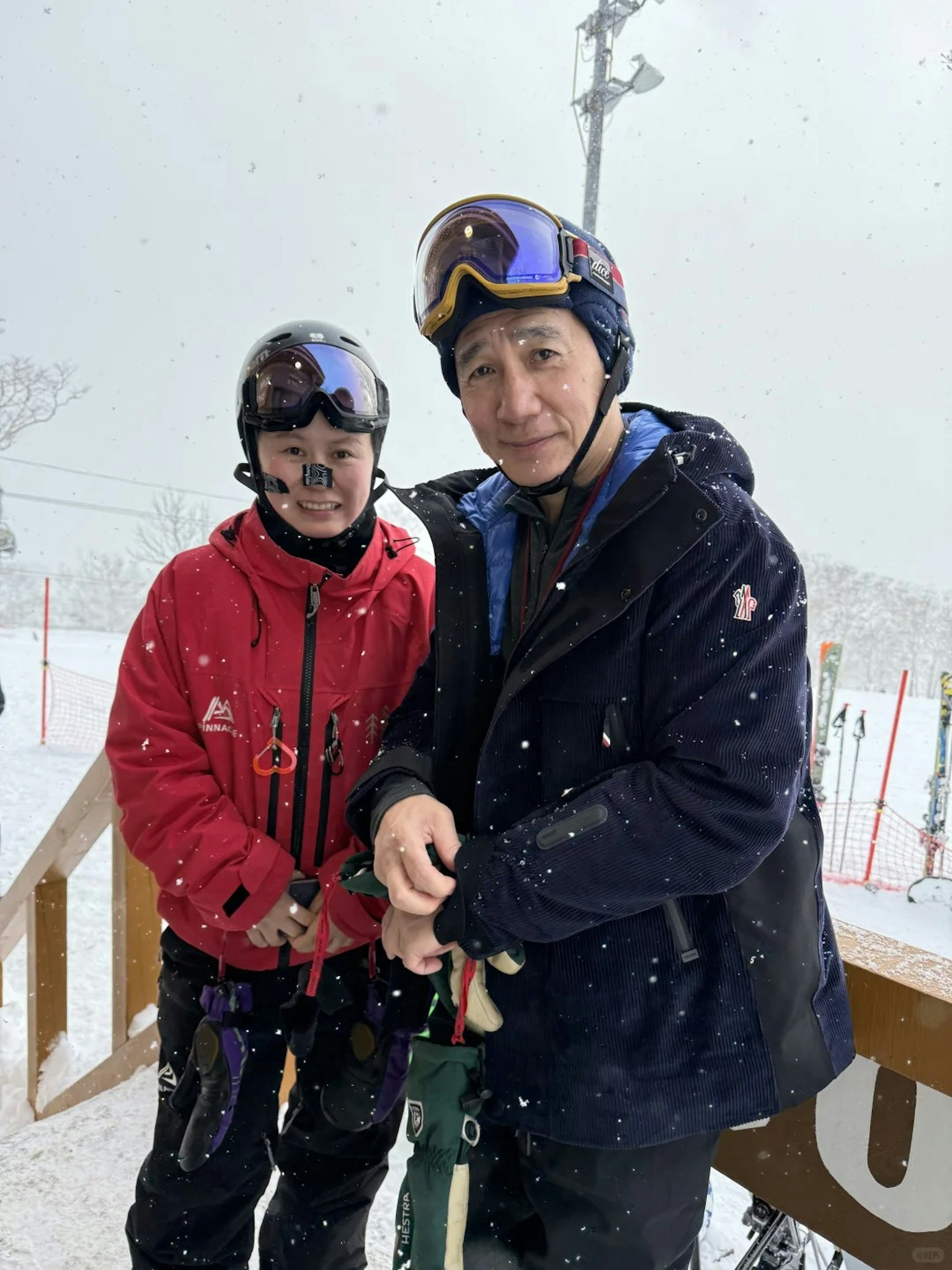 梁朝偉於北海道滑雪被偶遇。(小紅書) 梁朝偉於北海道滑雪被偶遇。(小紅書)