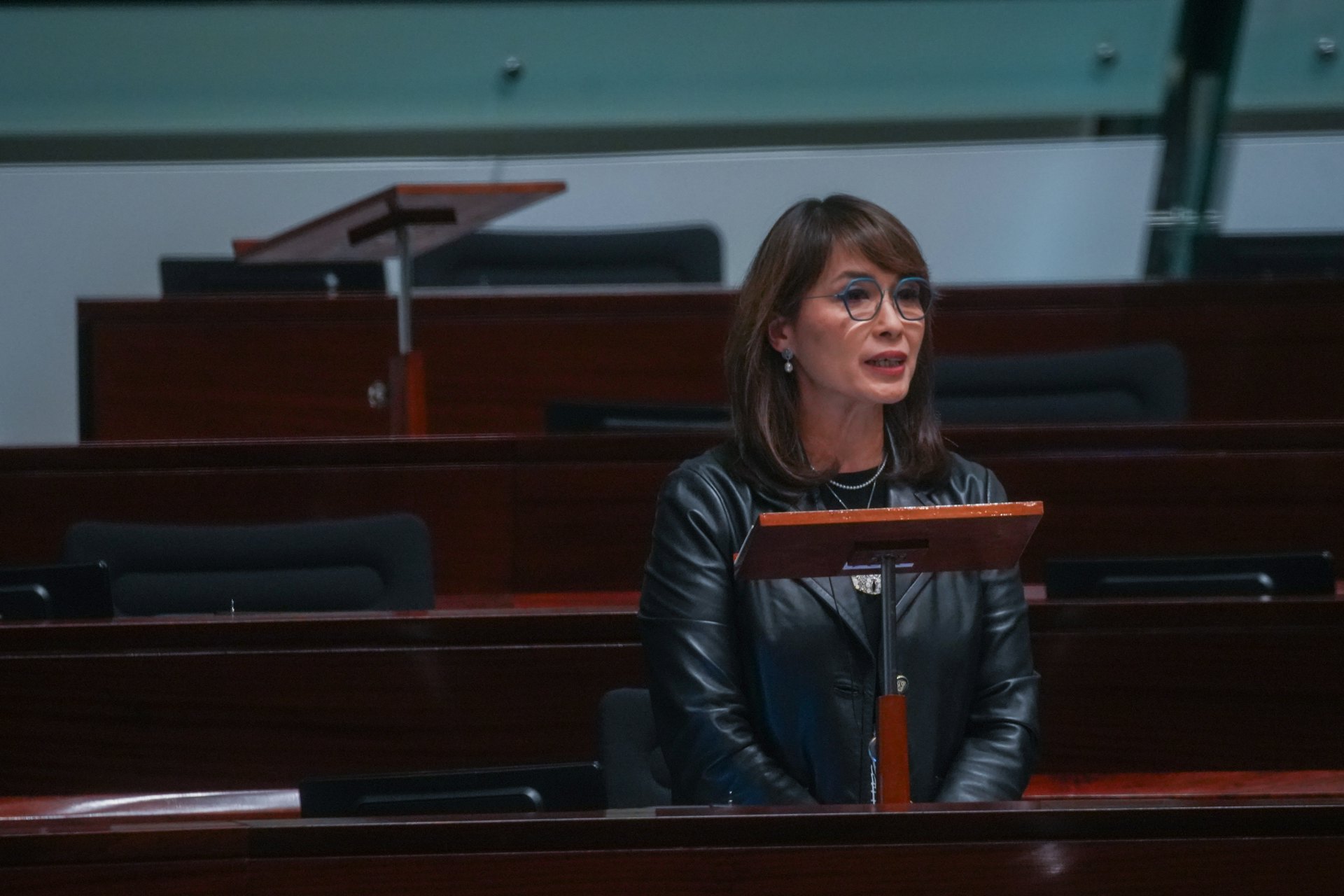 立法會議員江玉歡認為,該名「走後門」的男子,有機會干犯盜竊罪,以欺騙手段取得財產。(資料圖片/黃浩謙攝) 立法會議員江玉歡認為,該名「走後門」的男子,有機會干犯盜竊罪,以欺騙手段取得財產。(資料圖片/黃浩謙攝)