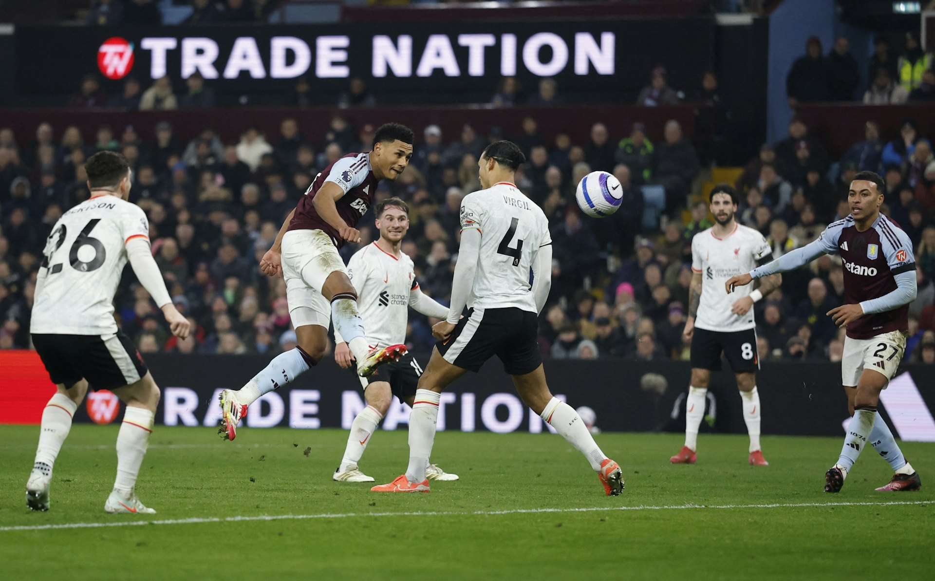 圖為2025年2月19日英超賽事, 奧尼屈堅斯(Ollie Watkins)在上半場取得入球。(Reuters) 圖為2025年2月19日英超賽事, 奧尼屈堅斯(Ollie Watkins)在上半場取得入球。(Reuters)