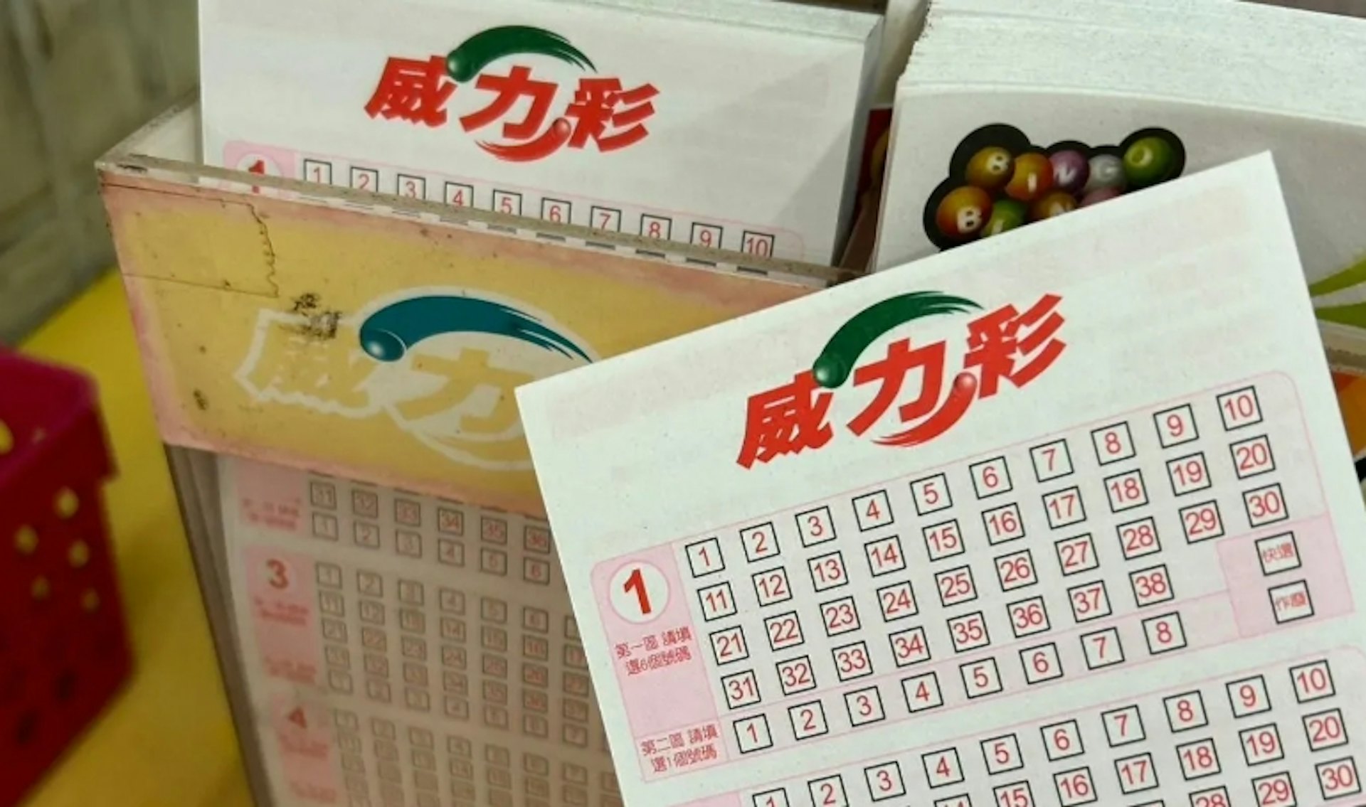 台灣「威力彩」彩票。(中天新聞網) 台灣「威力彩」彩票。(中天新聞網)