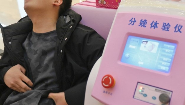 強迫體驗分娩痛3小時！男友電到「腸壞死」要切除女友後續慘了