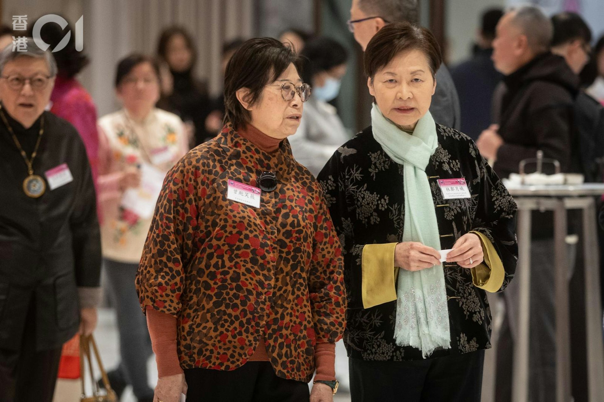 前行政長官夫人曾鮑笑薇(左)與前行政長官林鄭月娥(右)也有出席婦協的三八婦女節晚宴(廖雁雄攝)