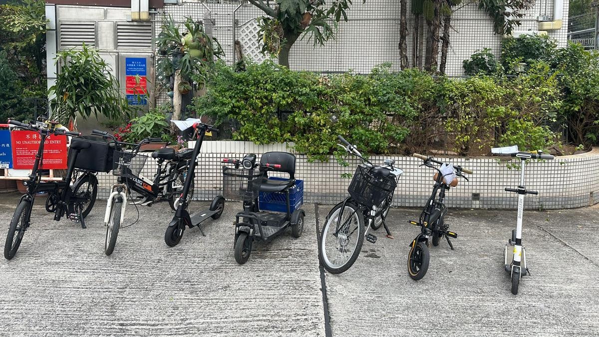 警多區打擊駕駛電動可移動工具 41人被捕 包括8名外賣員 警多區打擊駕駛電動可移動工具 41人被捕 包括8名外賣員