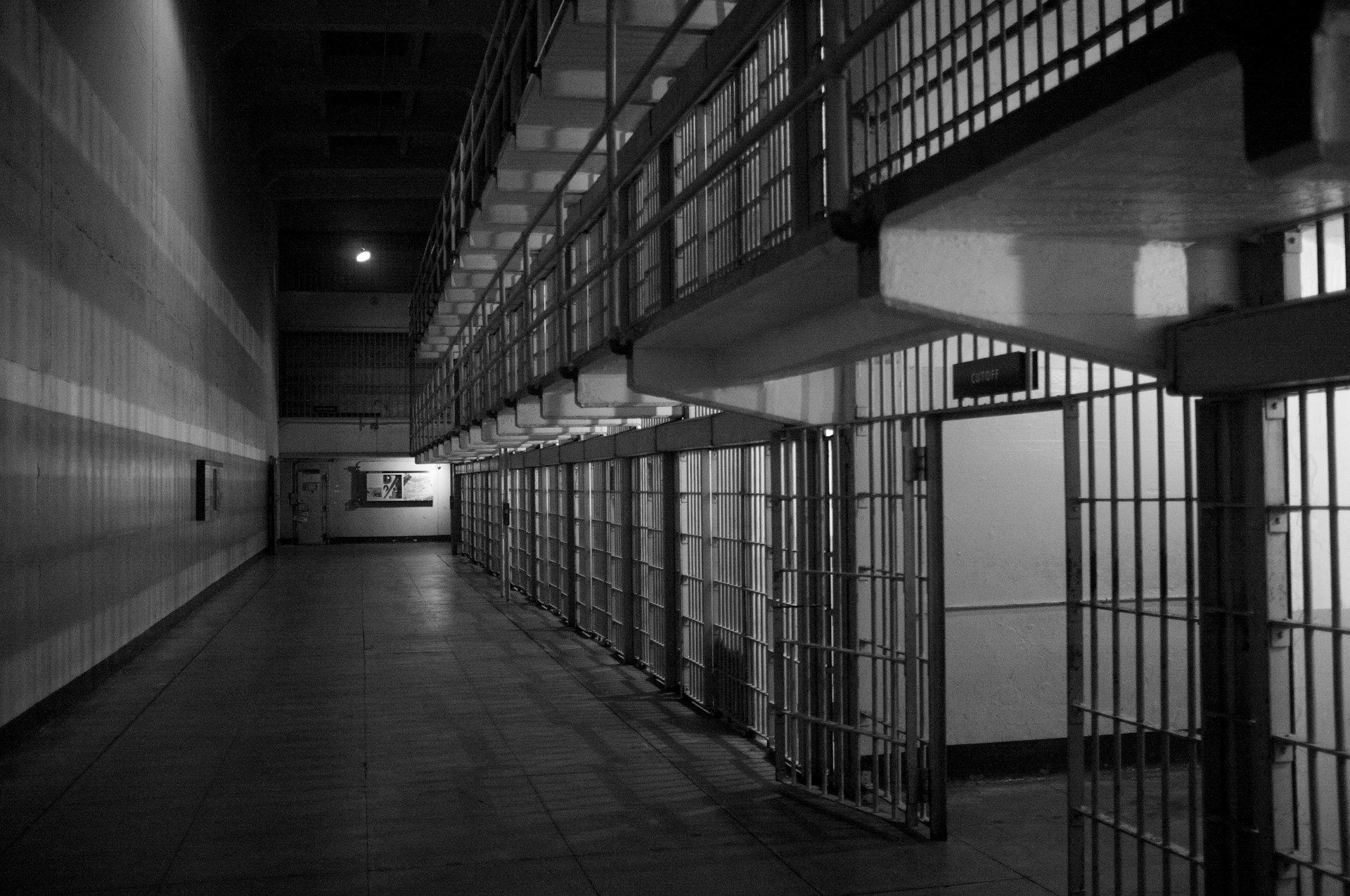 受害人被威脅「若不配合,就要讓你無法好好休息」,1天內被性侵3次。(示意圖/Unsplash) 受害人被威脅「若不配合,就要讓你無法好好休息」,1天內被性侵3次。(示意圖/Unsplash)
