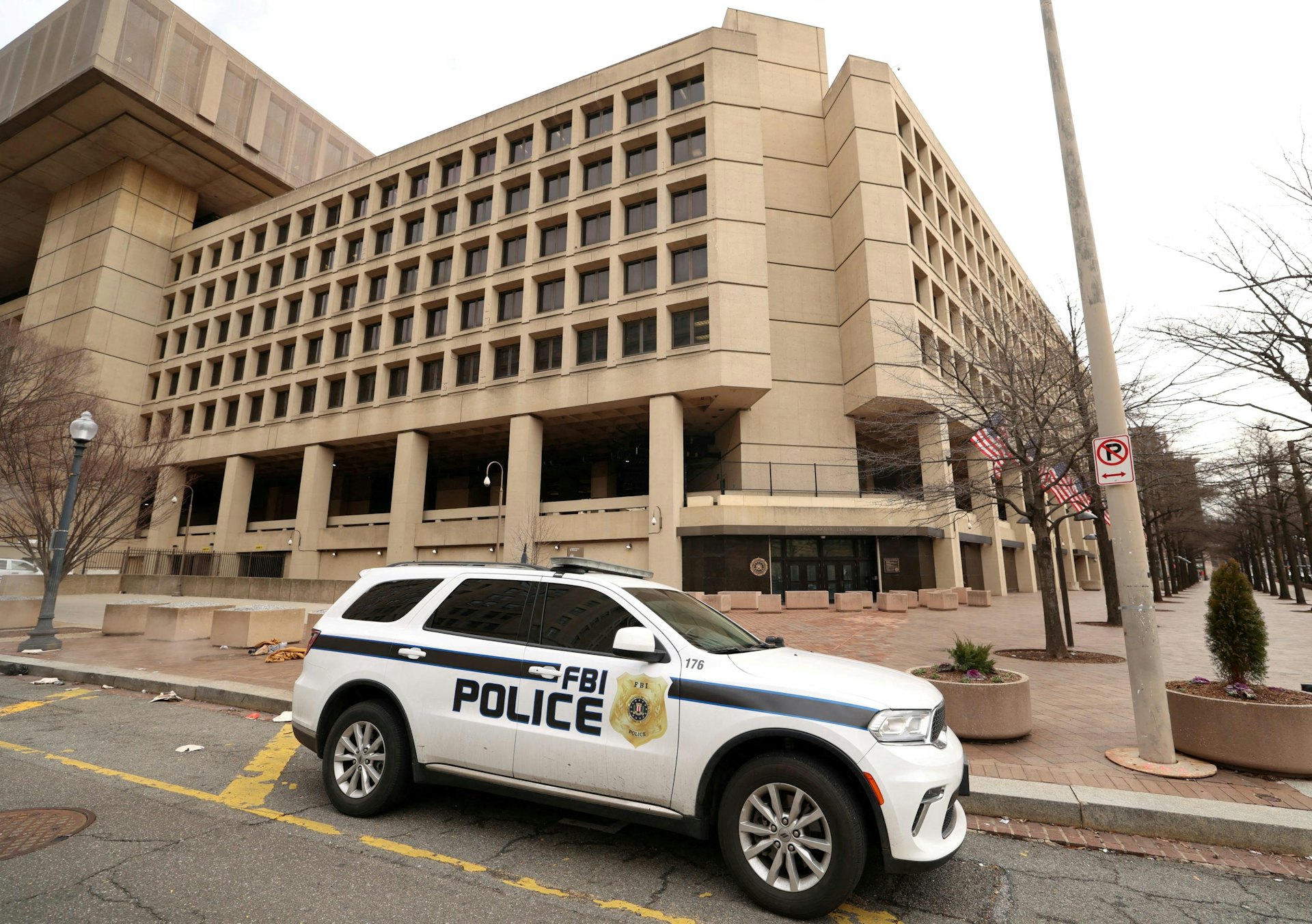 圖為2025年2月3日,位於美國華盛頓特區的聯邦調查局(FBI)總部外有警車駐守。(Reuters) 圖為2025年2月3日,位於美國華盛頓特區的聯邦調查局(FBI)總部外有警車駐守。(Reuters)