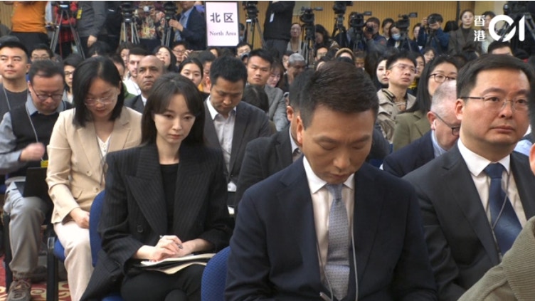 王毅说,元首外交是中国外交的最高形式。 (香港01直播截图)