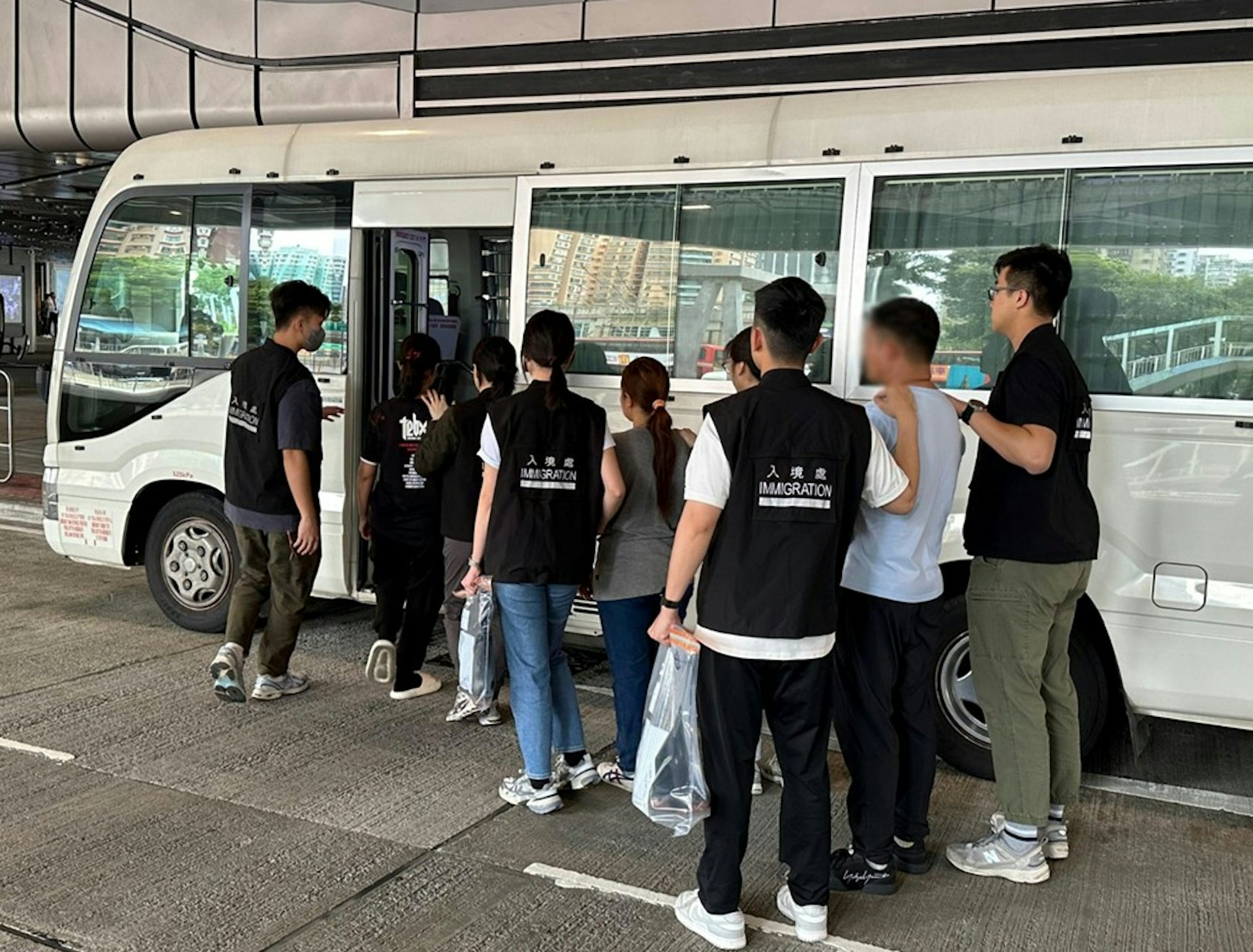 行動中,共20人被捕。(政府新聞處圖片) 行動中,共20人被捕。(政府新聞處圖片)