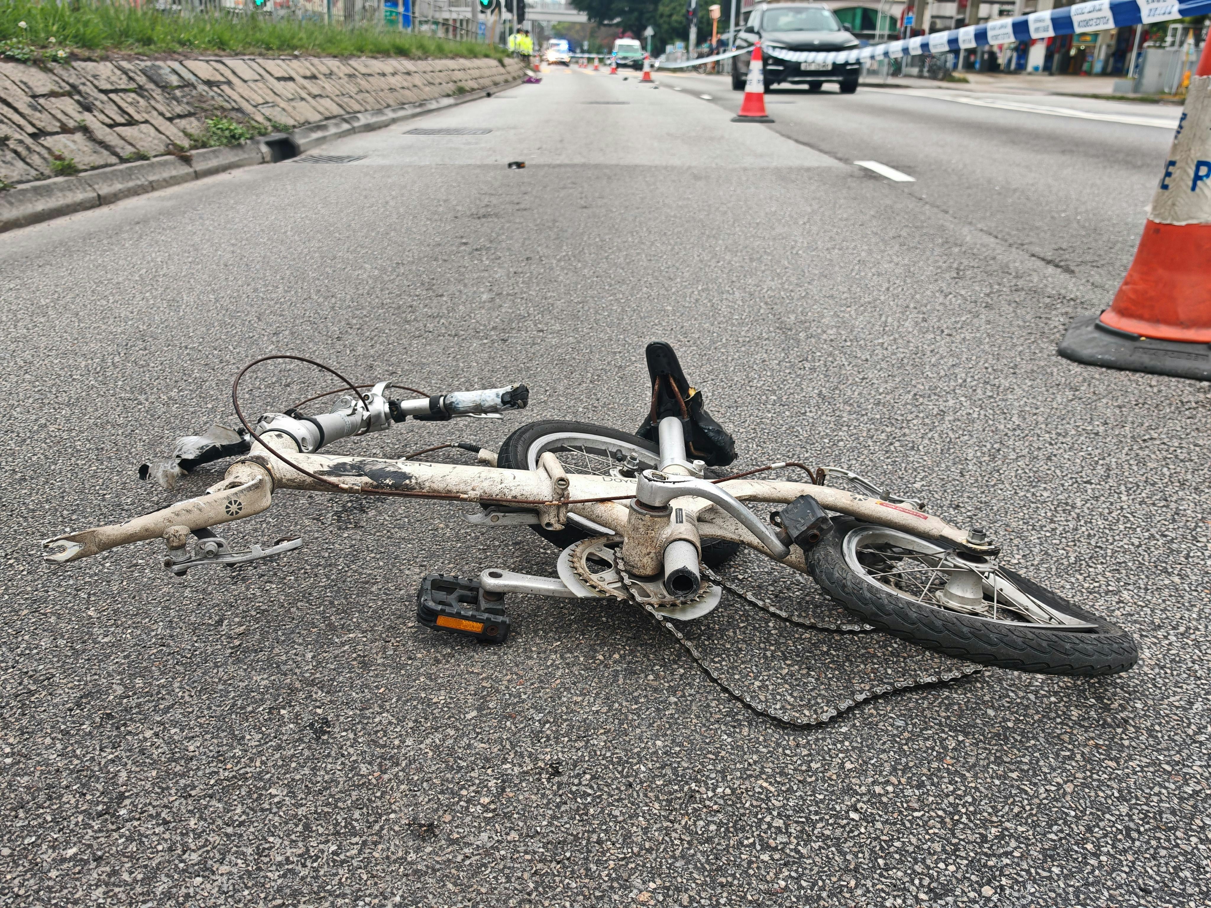 單車頭胎甩脫。