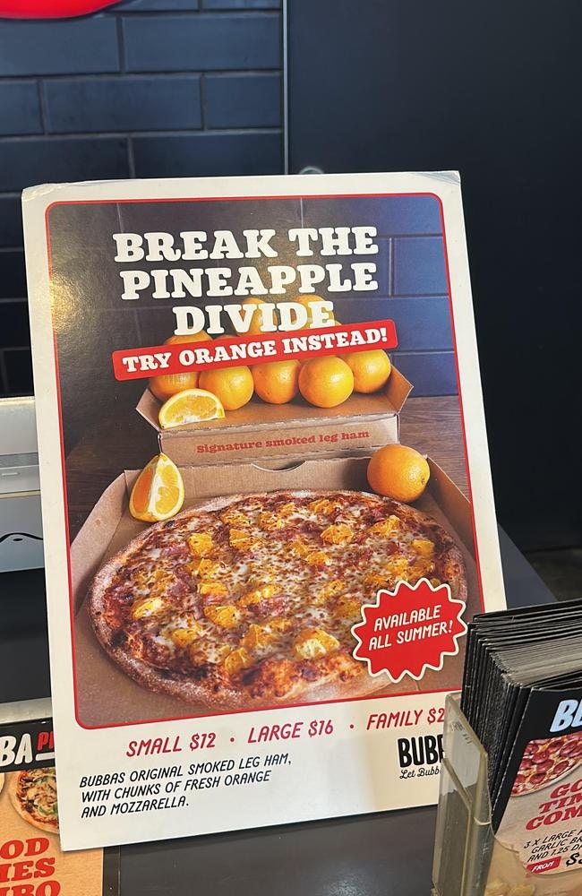 澳洲連鎖薄餅店推出火腿橙pizza，很多網民表示無法接受，不過與亞洲地區的榴槤pizza相比，就似乎是「小巫見大巫」。（網上圖片）