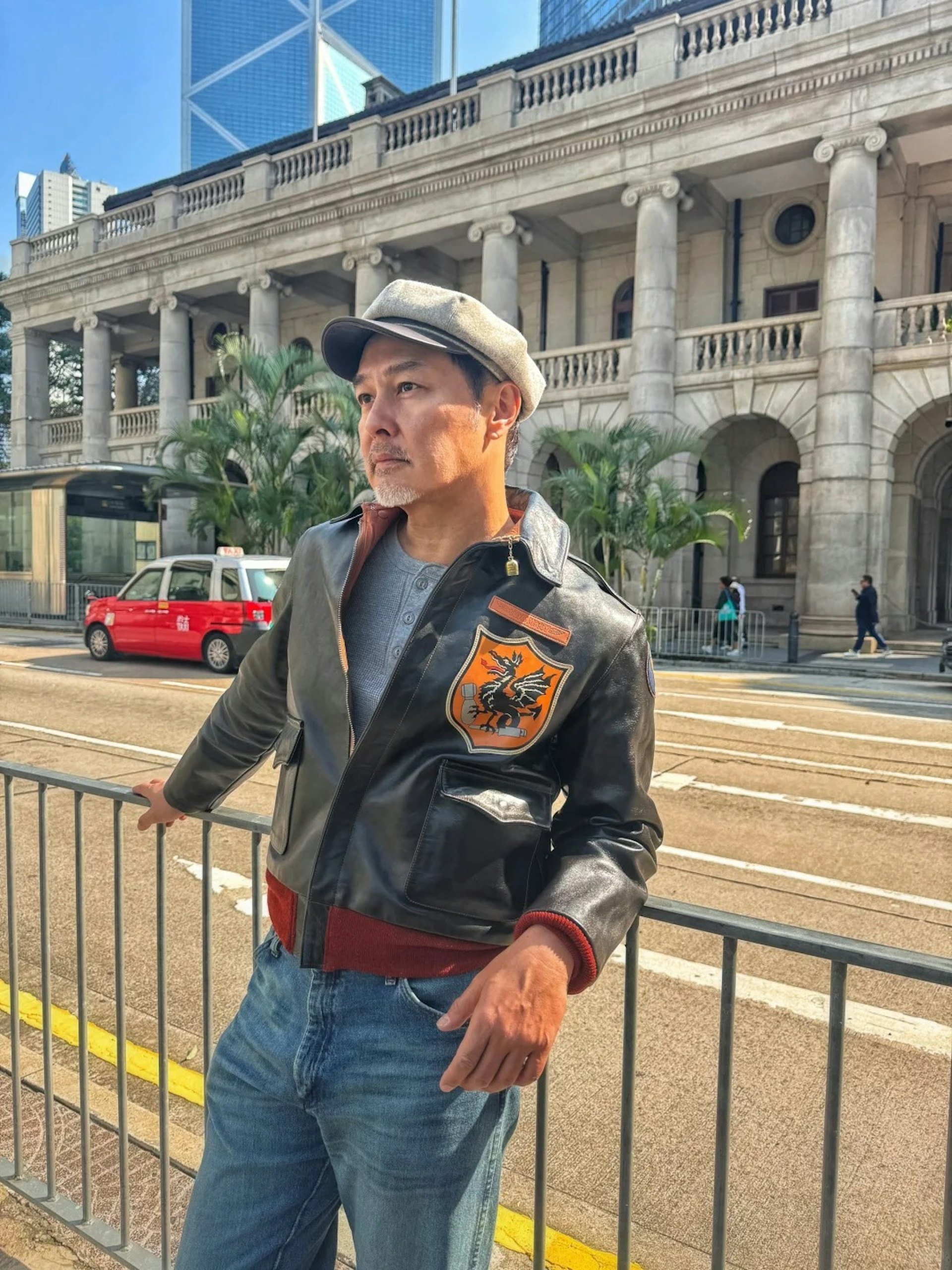 現年55歲的連凱,早前回港在中環拍攝了一輯街拍。(小紅書) 現年55歲的連凱,早前回港在中環拍攝了一輯街拍。(小紅書)