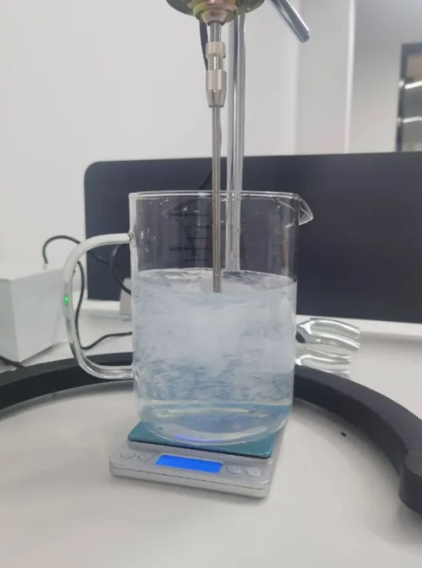光电底下大多是鱼塘,团队发展出一款清洁剂,其中成分对鱼和花花草草都很友好(一条授权使用)