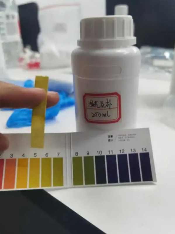 光电底下大多是鱼塘,团队发展出一款清洁剂,其中成分对鱼和花花草草都很友好(一条授权使用)