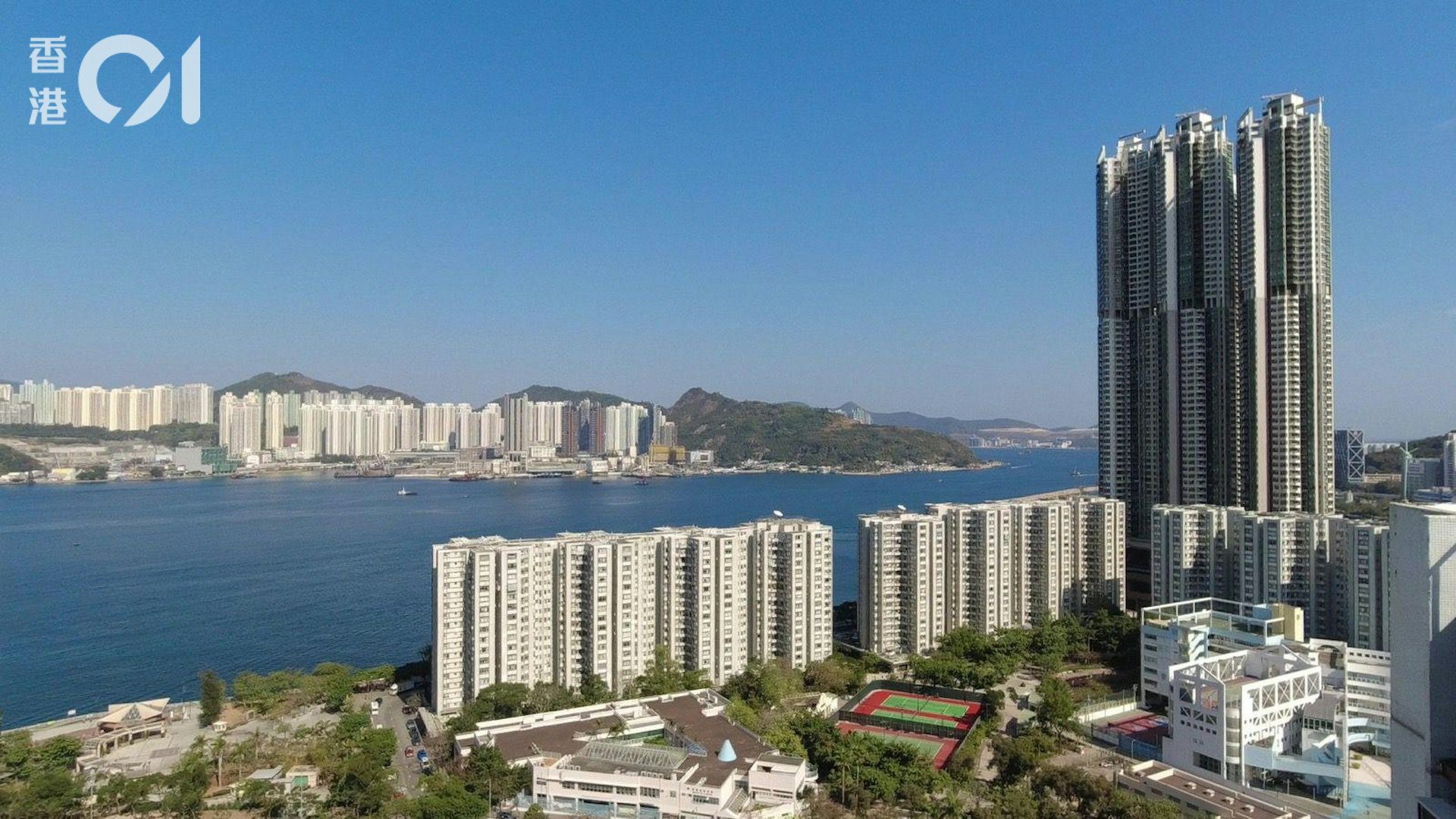 太古城東山閣頂層連天台複式戶,向東北望海景及附裝修。(中原相片) 太古城東山閣頂層連天台複式戶,向東北望海景及附裝修。(中原相片)
