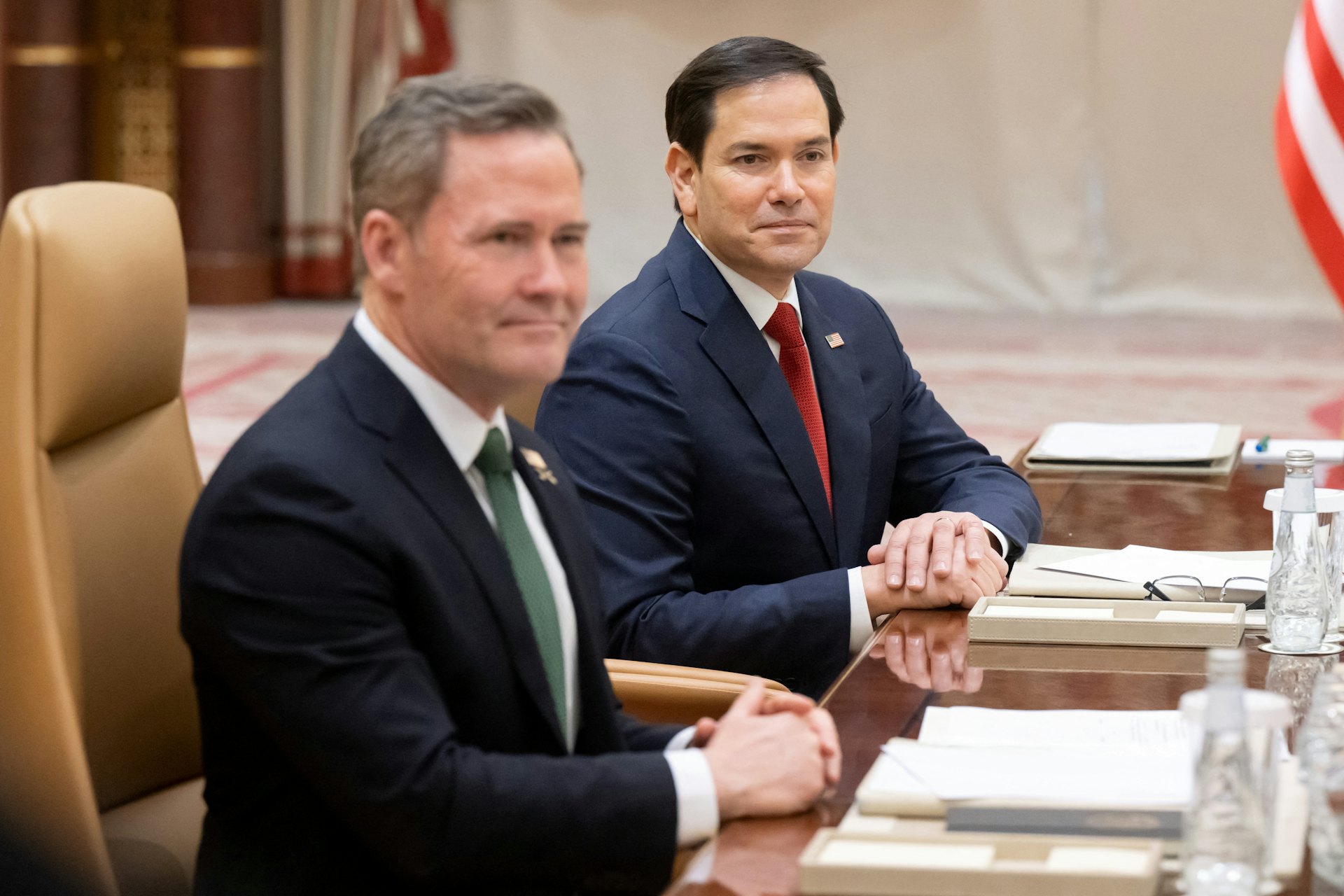圖為2025年3月11日,美國國家安全顧問沃爾茲(Mike Waltz)、國務卿魯比奧(Marco Rubio)在沙特與烏克蘭代表舉行會談。(Reuters) 圖為2025年3月11日,美國國家安全顧問沃爾茲(Mike Waltz)、國務卿魯比奧(Marco Rubio)在沙特與烏克蘭代表舉行會談。(Reuters)