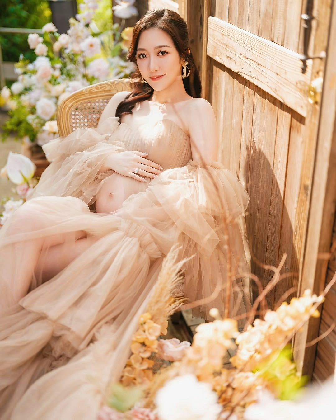 何依婷分享靚爆孕照。（IG@reginahyt）