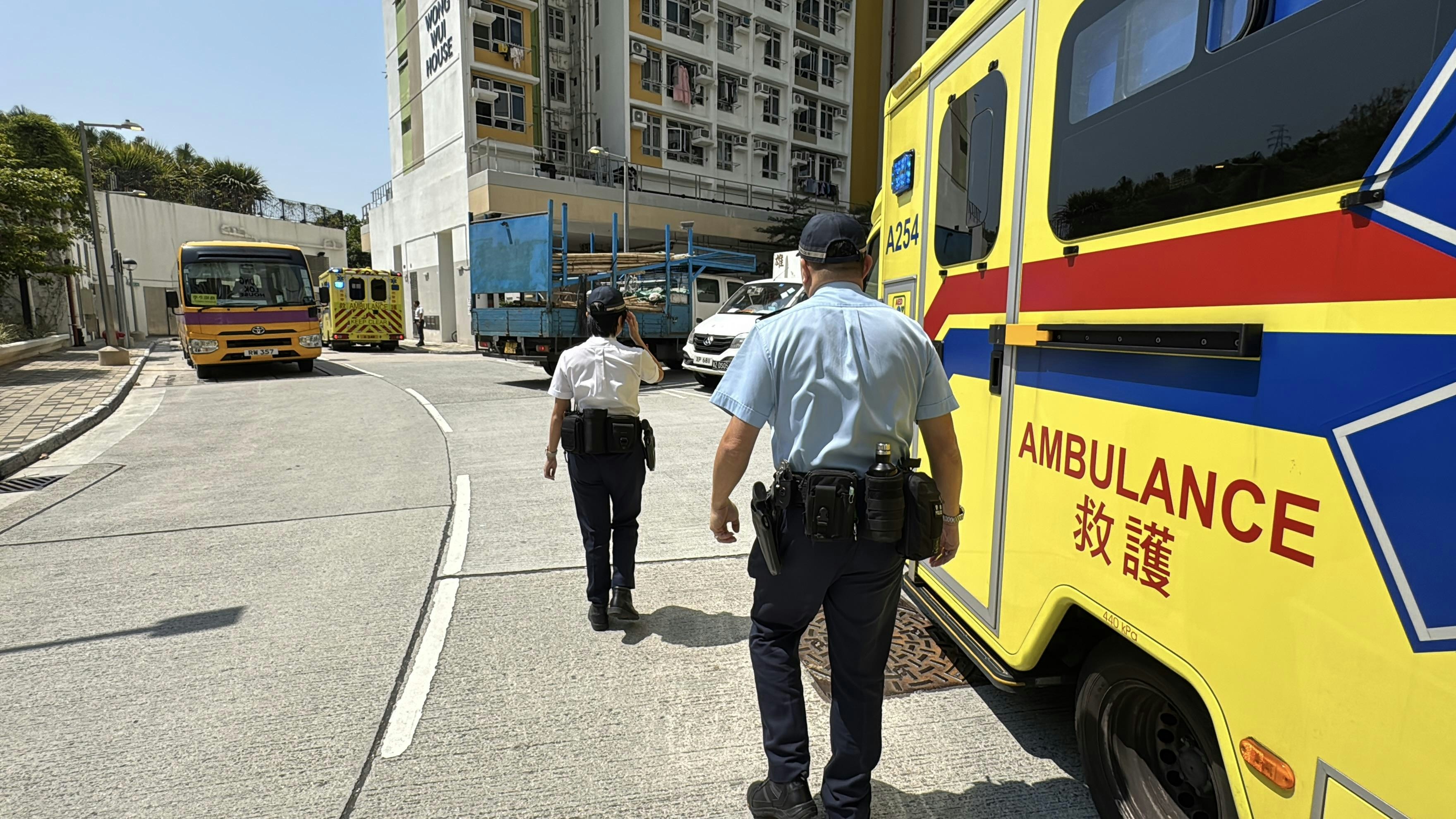 男童送院檢查。（翁鈺輝攝）