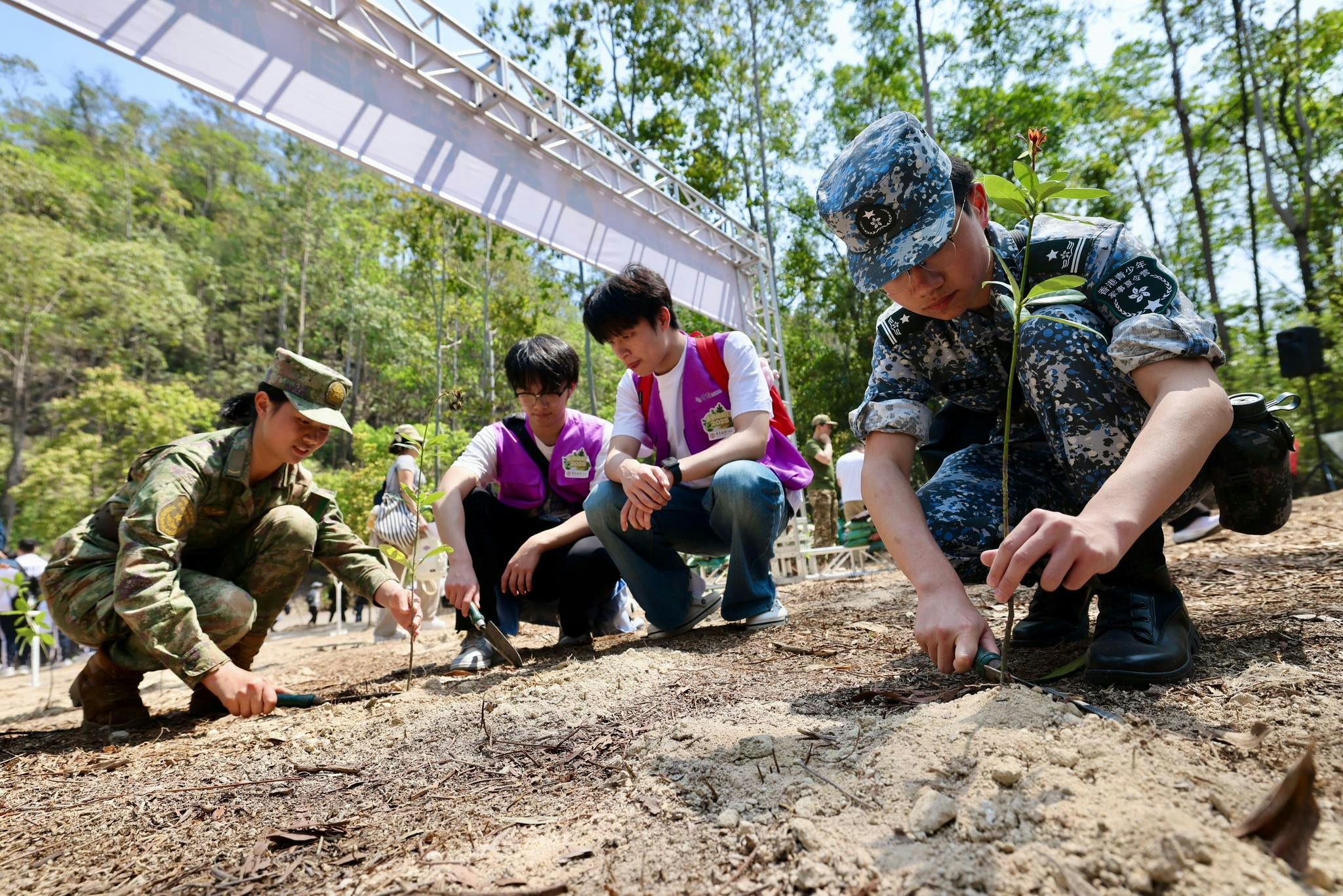 解放軍駐港部隊周六日開放軍營慶回歸 1.5萬參觀票明起微信發放