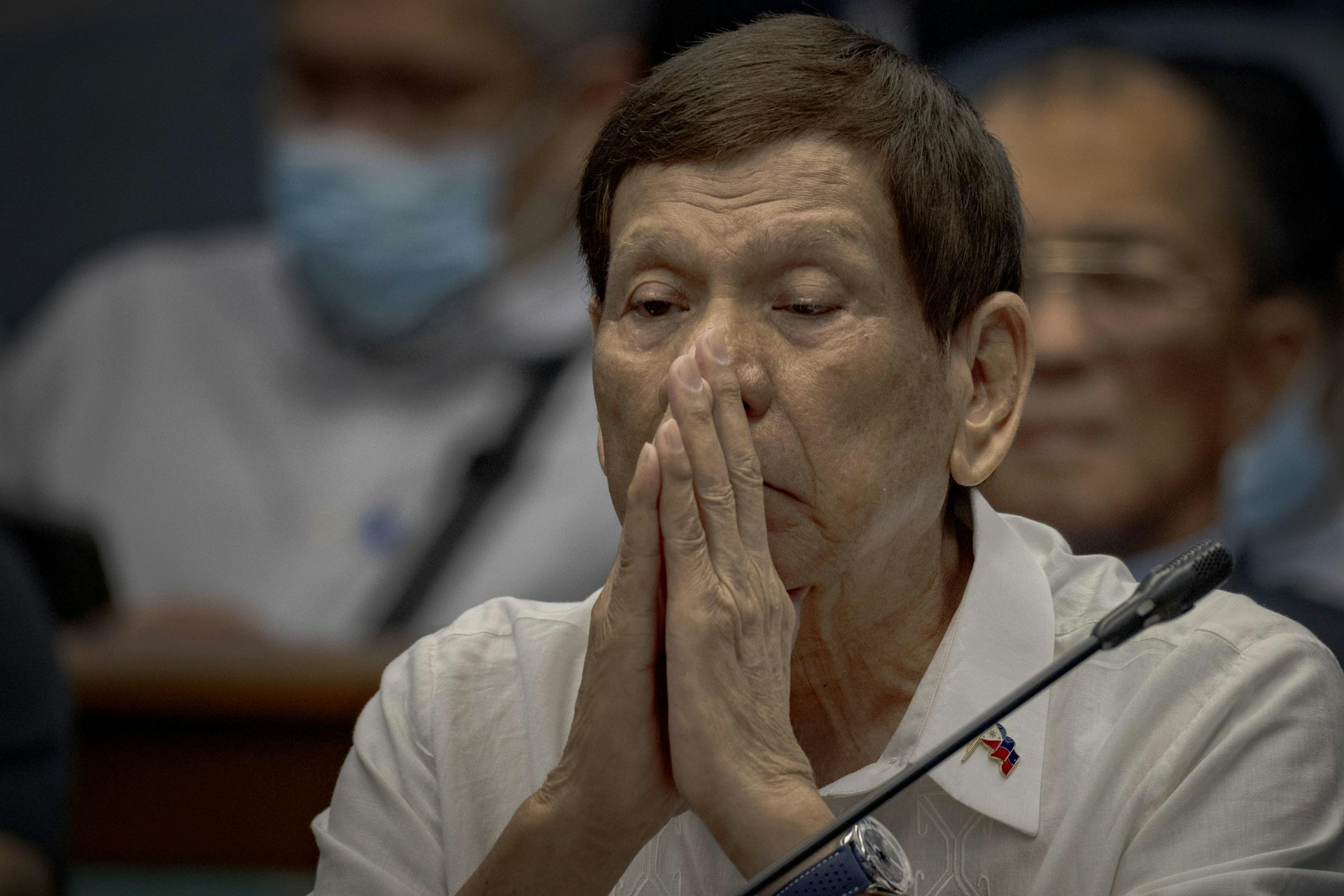 圖為2024年10月28日,菲律賓前總統杜特爾特(Rodrigo Duterte)在菲律賓參議院發表講話。(Getty Images) 圖為2024年10月28日,菲律賓前總統杜特爾特(Rodrigo Duterte)在菲律賓參議院發表講話。(Getty Images)
