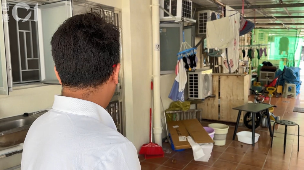 目擊者何生表示,今早發現一名男子盜走鄰居的胸罩及內褲,於是將其喝停並報警。(黃學潤攝) 目擊者何生表示,今早發現一名男子盜走鄰居的胸罩及內褲,於是將其喝停並報警。(黃學潤攝)