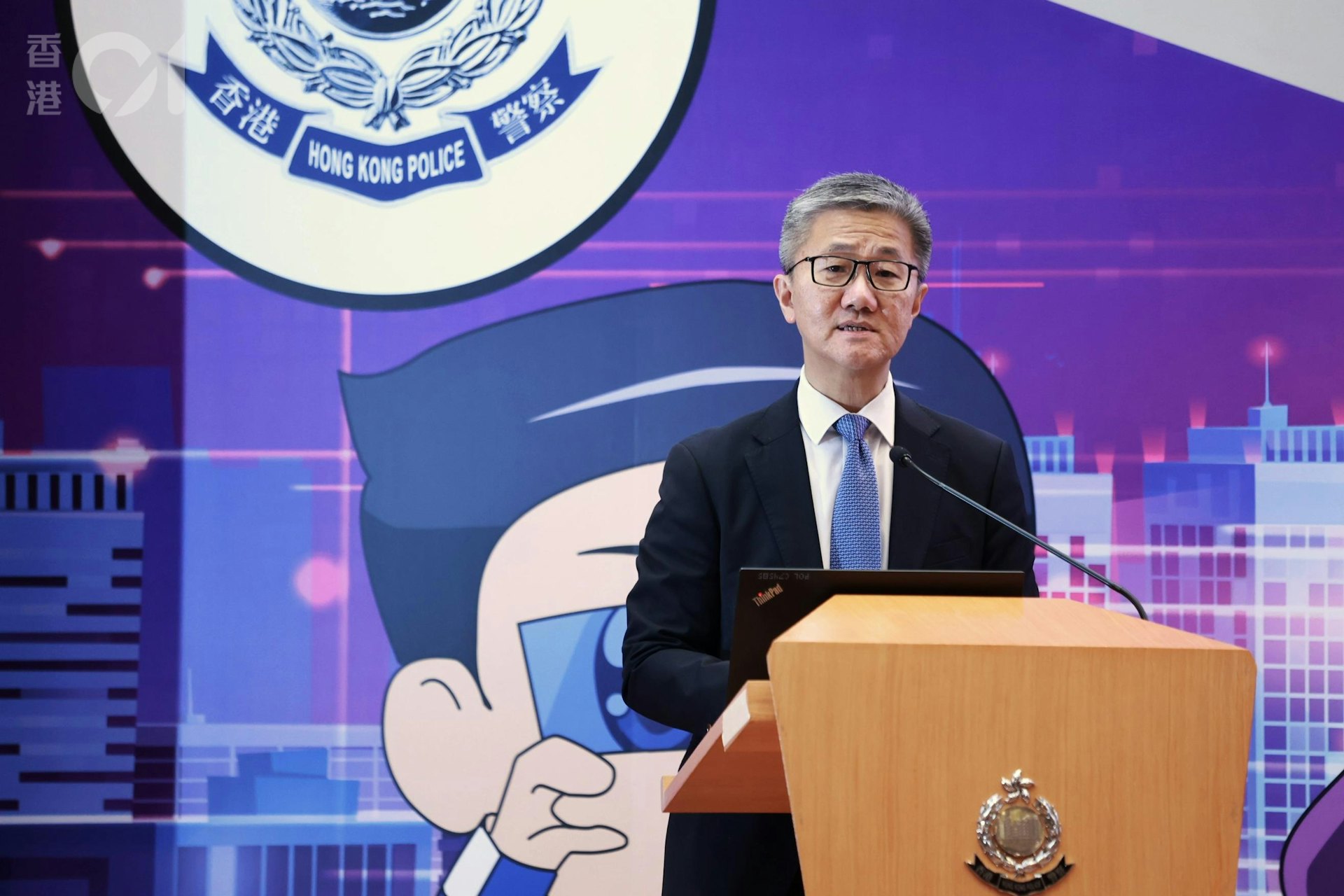 警務處處長蕭澤頤今日(25日)表示,過去兩年錄得兒童性侵犯案件近1400宗,曾於中學調查,有六成學生表示曾遭遇網上性誘識。(黃寳瑩攝) 警務處處長蕭澤頤今日(25日)表示,過去兩年錄得兒童性侵犯案件近1400宗,曾於中學調查,有六成學生表示曾遭遇網上性誘識。(黃寳瑩攝)