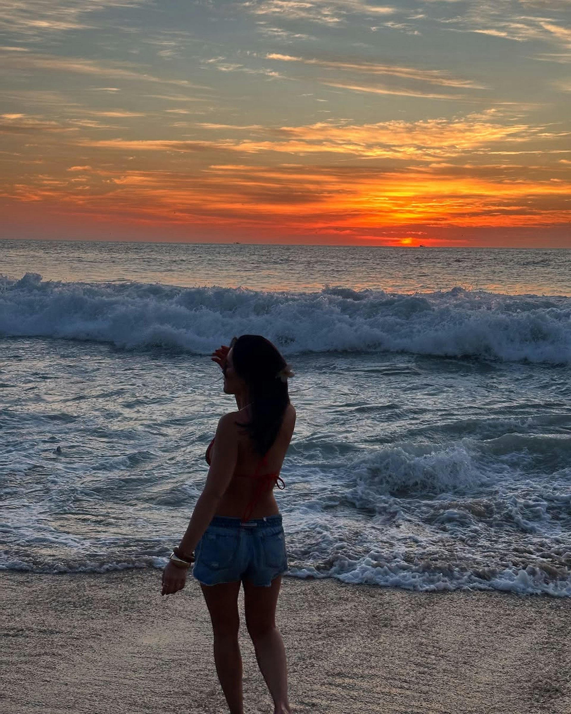 張敏鈞身穿一套可愛的水果花紋比堅尼,大曬上半身纖瘦運動型體態與曲線身材!(張敏鈞IG圖片) 張敏鈞身穿一套可愛的水果花紋比堅尼,大曬上半身纖瘦運動型體態與曲線身材!(張敏鈞IG圖片)