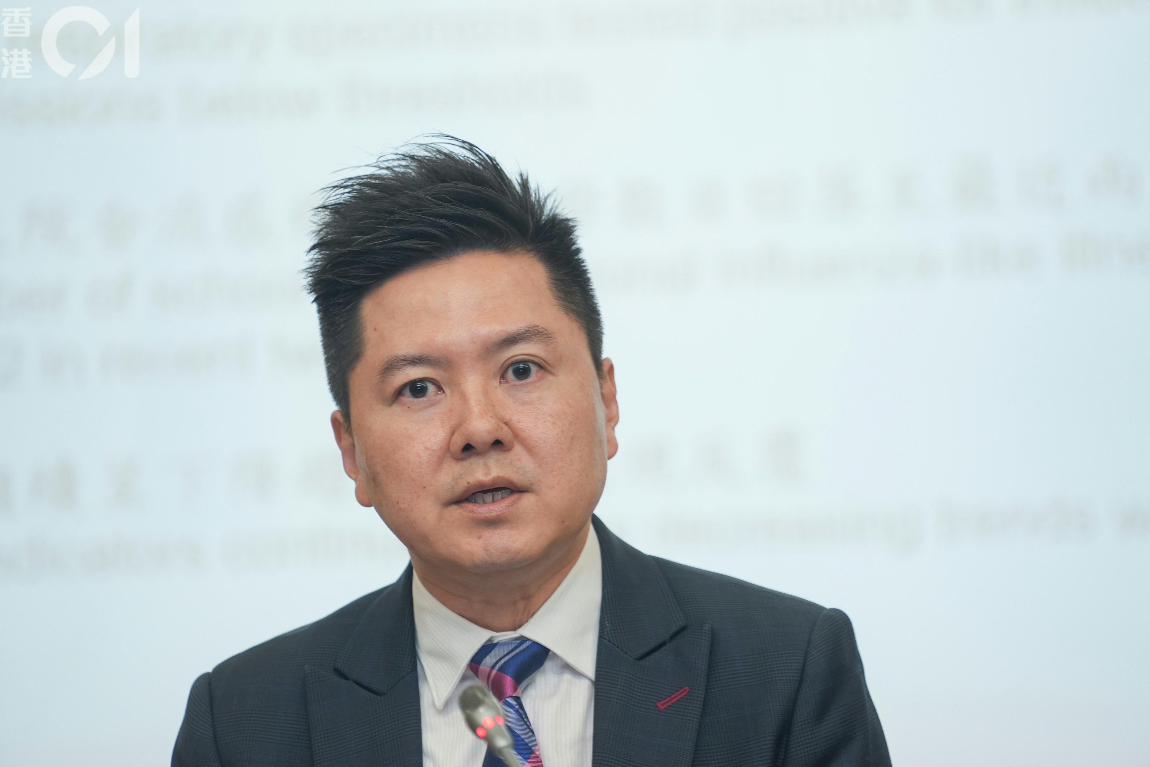 衞生署衞生防護中心總監徐樂堅指，周一（9月1日）是開學日，呼籲學校按食環署的滅蚊指引，加強防止校園範圍積水的工作及清除蚊子滋生的地方。（資料圖片/黃浩謙攝）